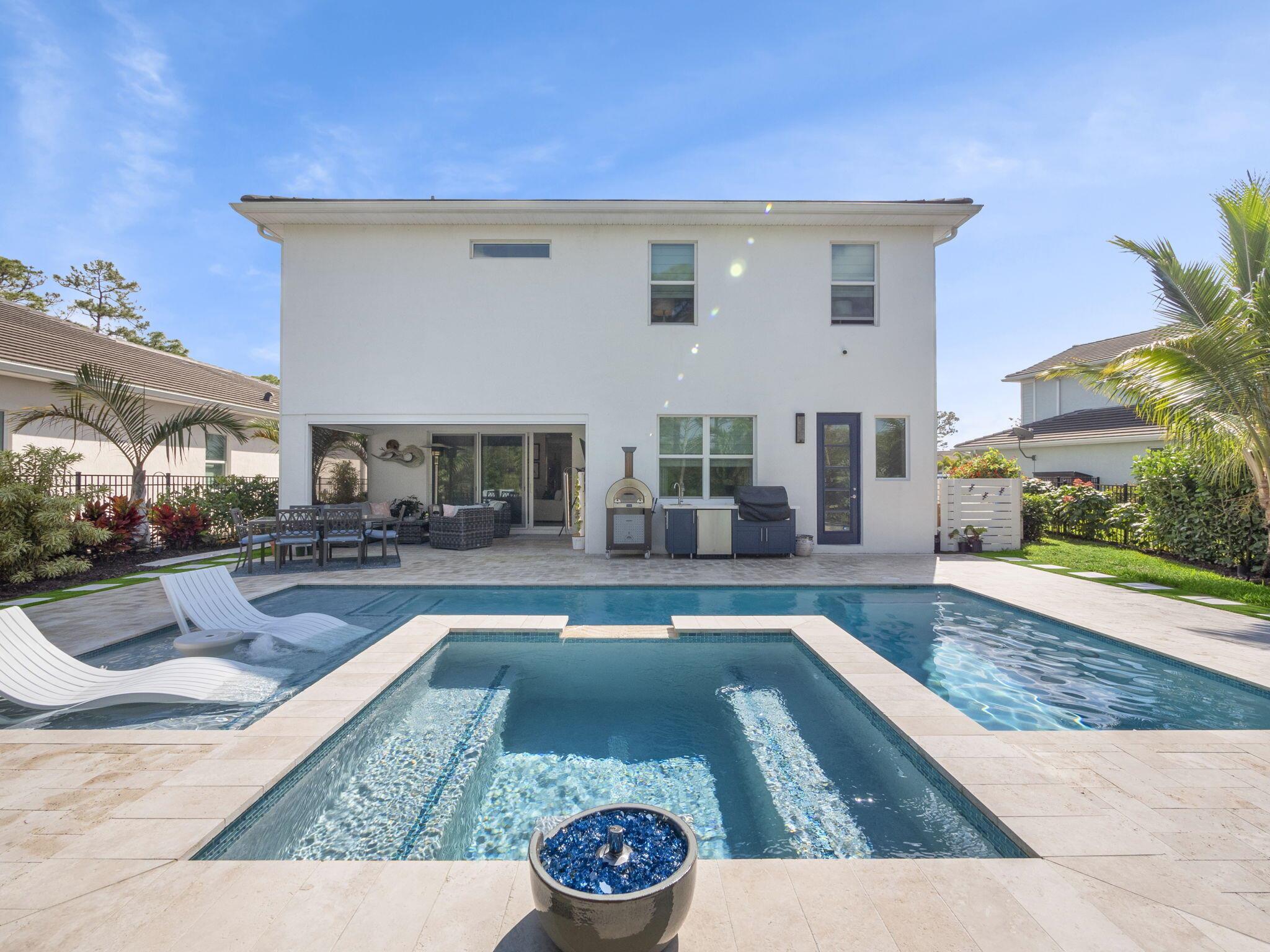 708 SW Riverwatch Place