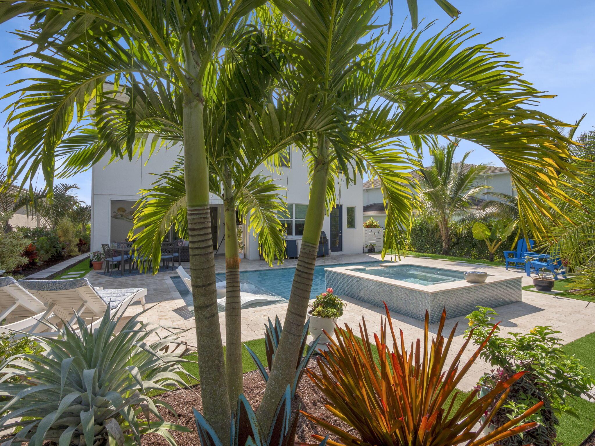 708 SW Riverwatch Place