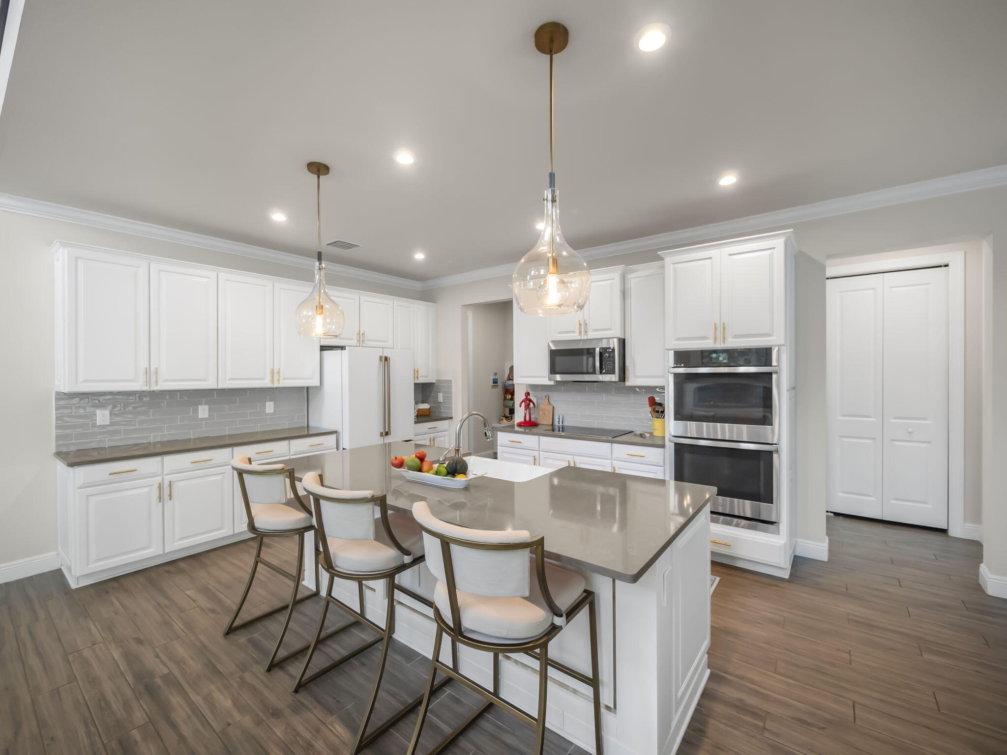 708 SW Riverwatch Place