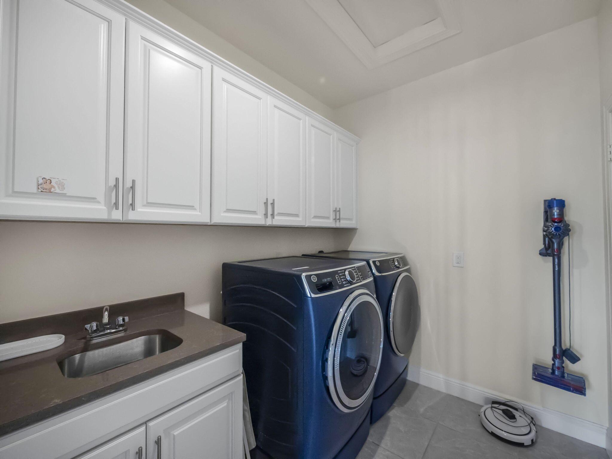 708 SW Riverwatch Place