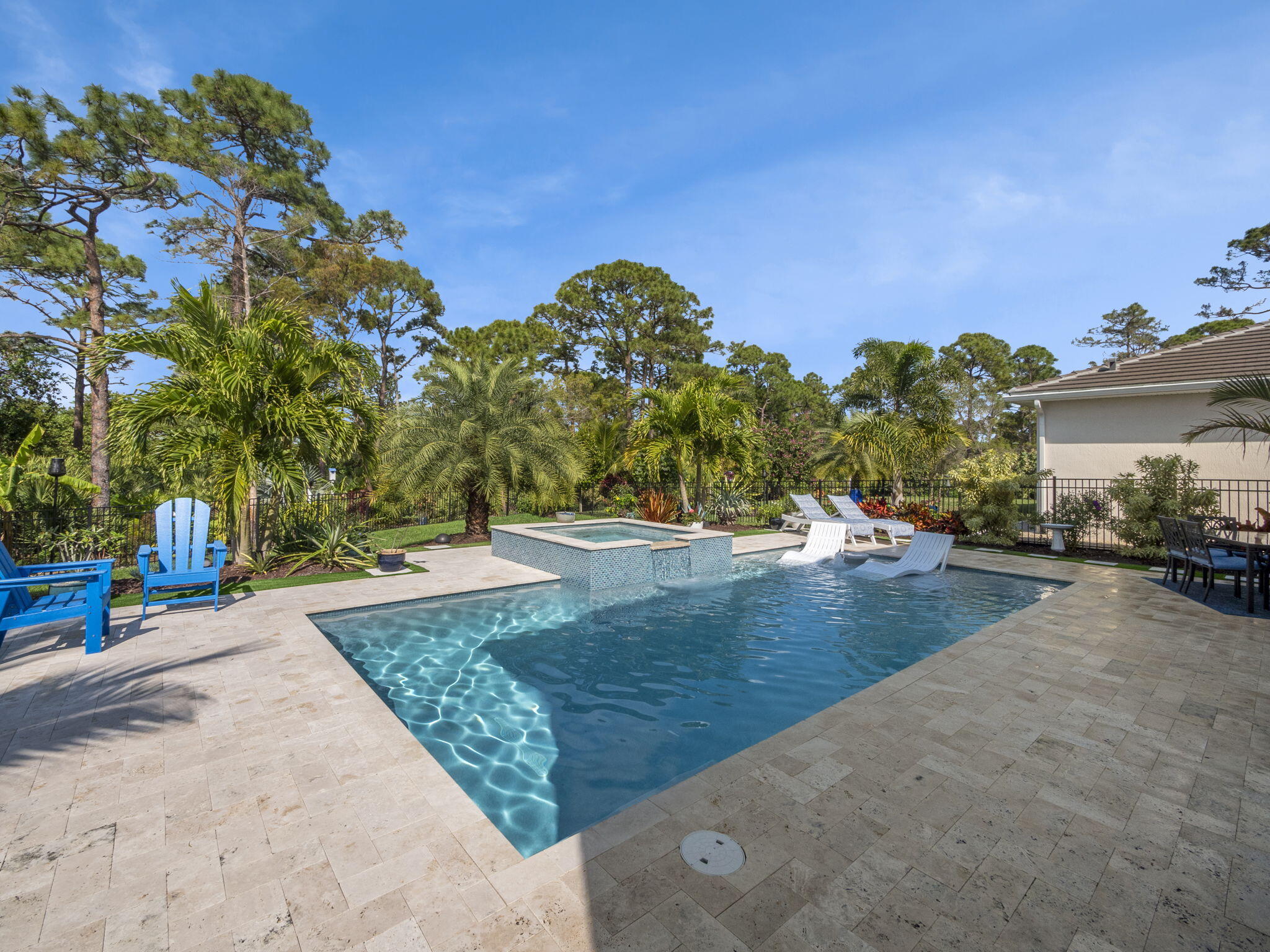 708 SW Riverwatch Place