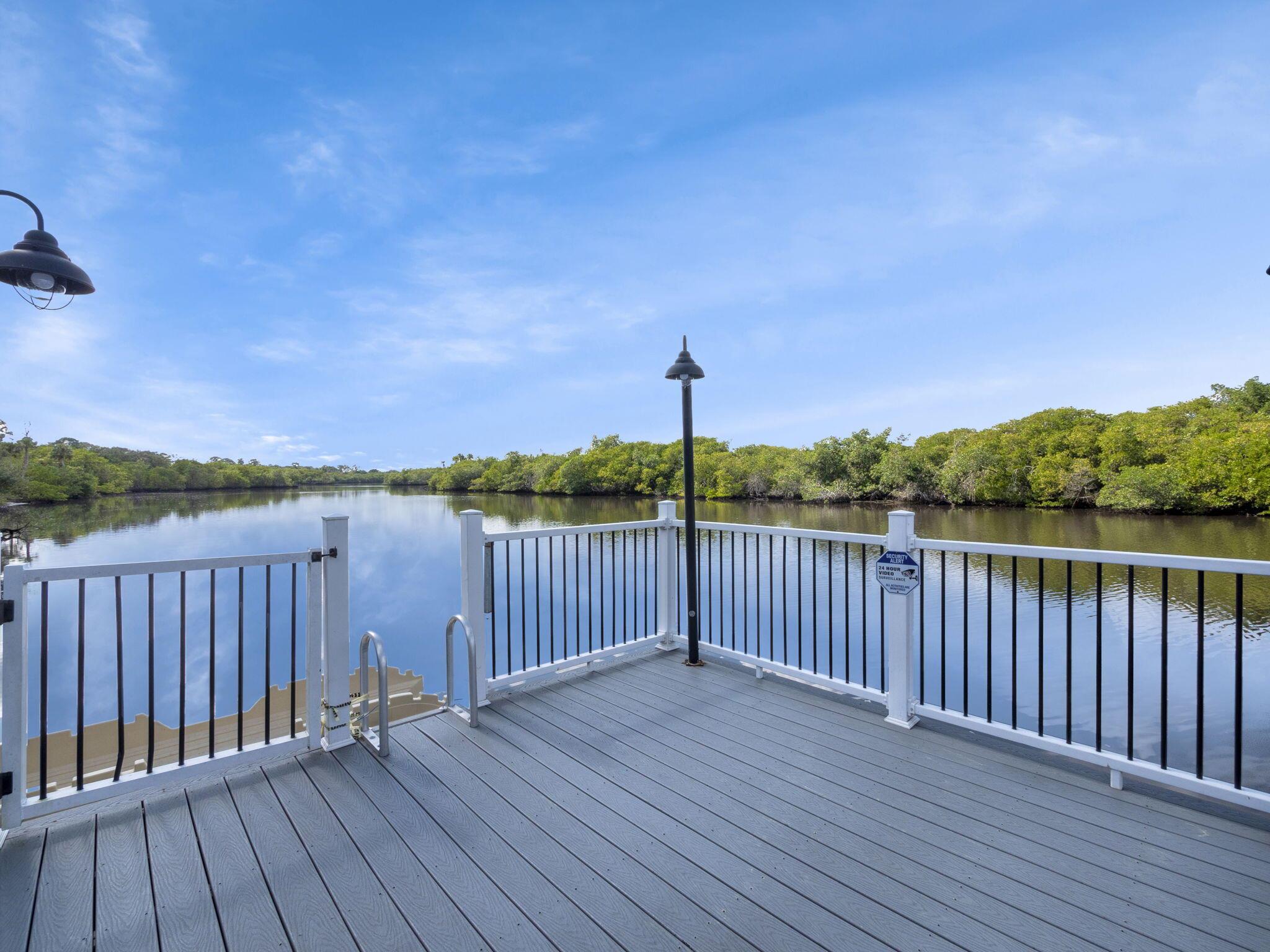 708 SW Riverwatch Place