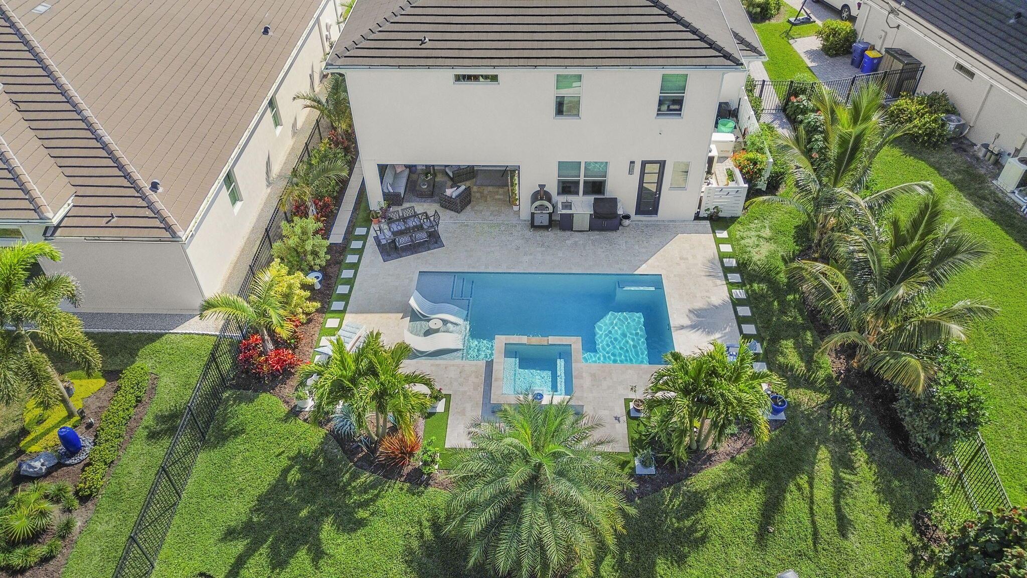 708 SW Riverwatch Place