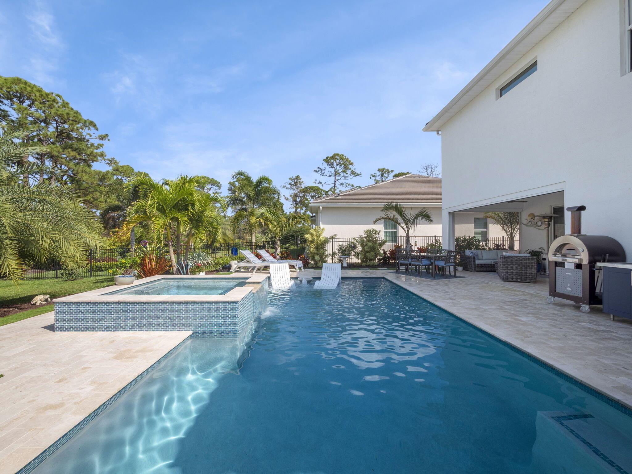 708 SW Riverwatch Place