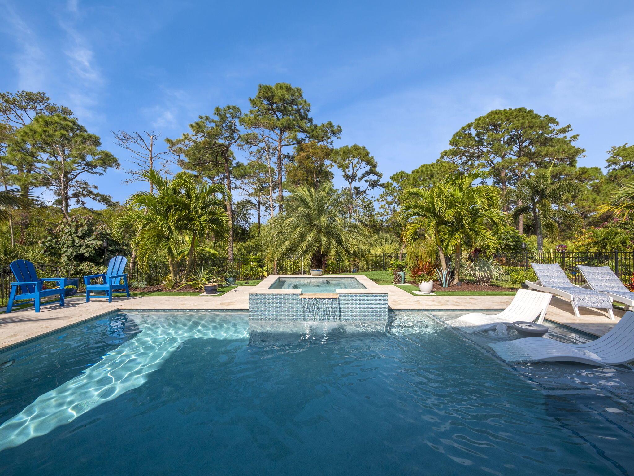 708 SW Riverwatch Place