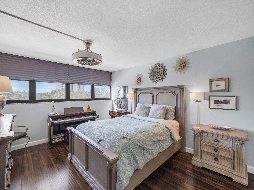 336 Golfview Road 406, North Palm Beach Unit: 406