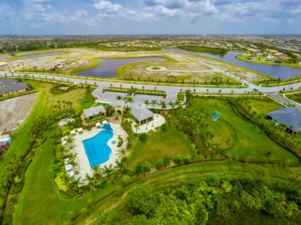 12495 SW Sunrise Lake Terrace