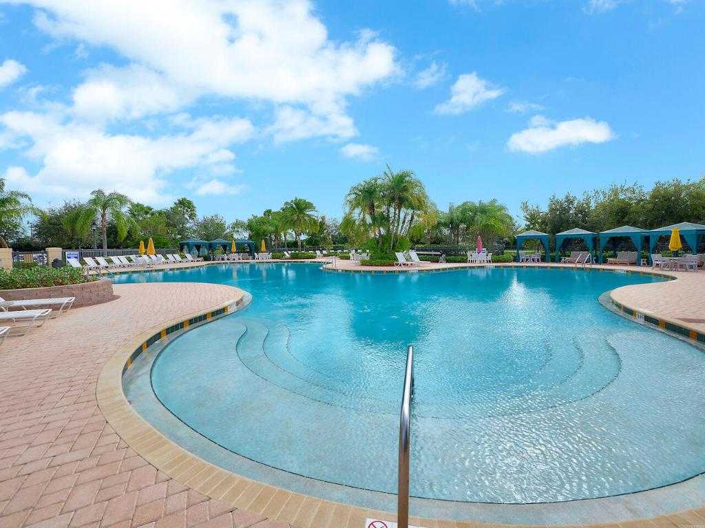 12495 SW Sunrise Lake Terrace