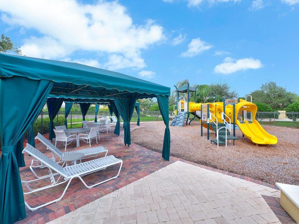 12495 SW Sunrise Lake Terrace