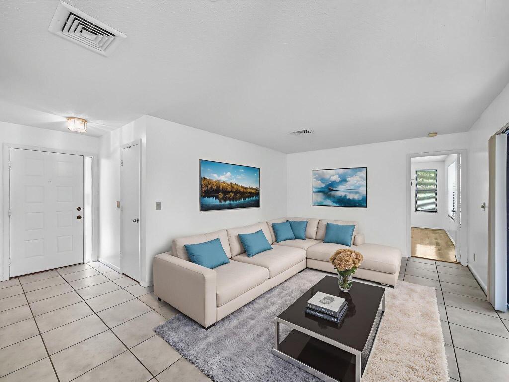 3961 SW Greenwood Way D