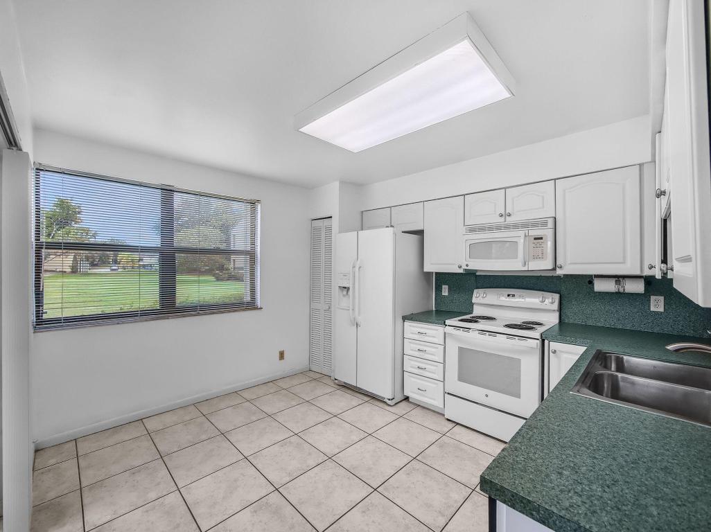 3961 SW Greenwood Way D