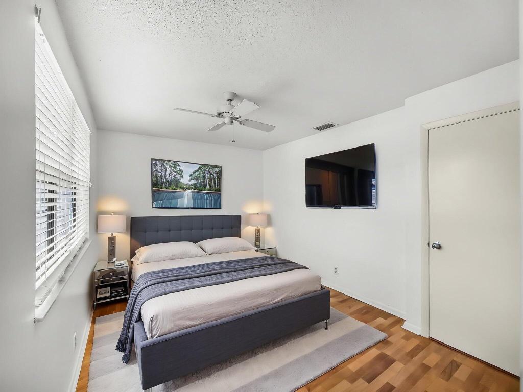 3961 SW Greenwood Way D