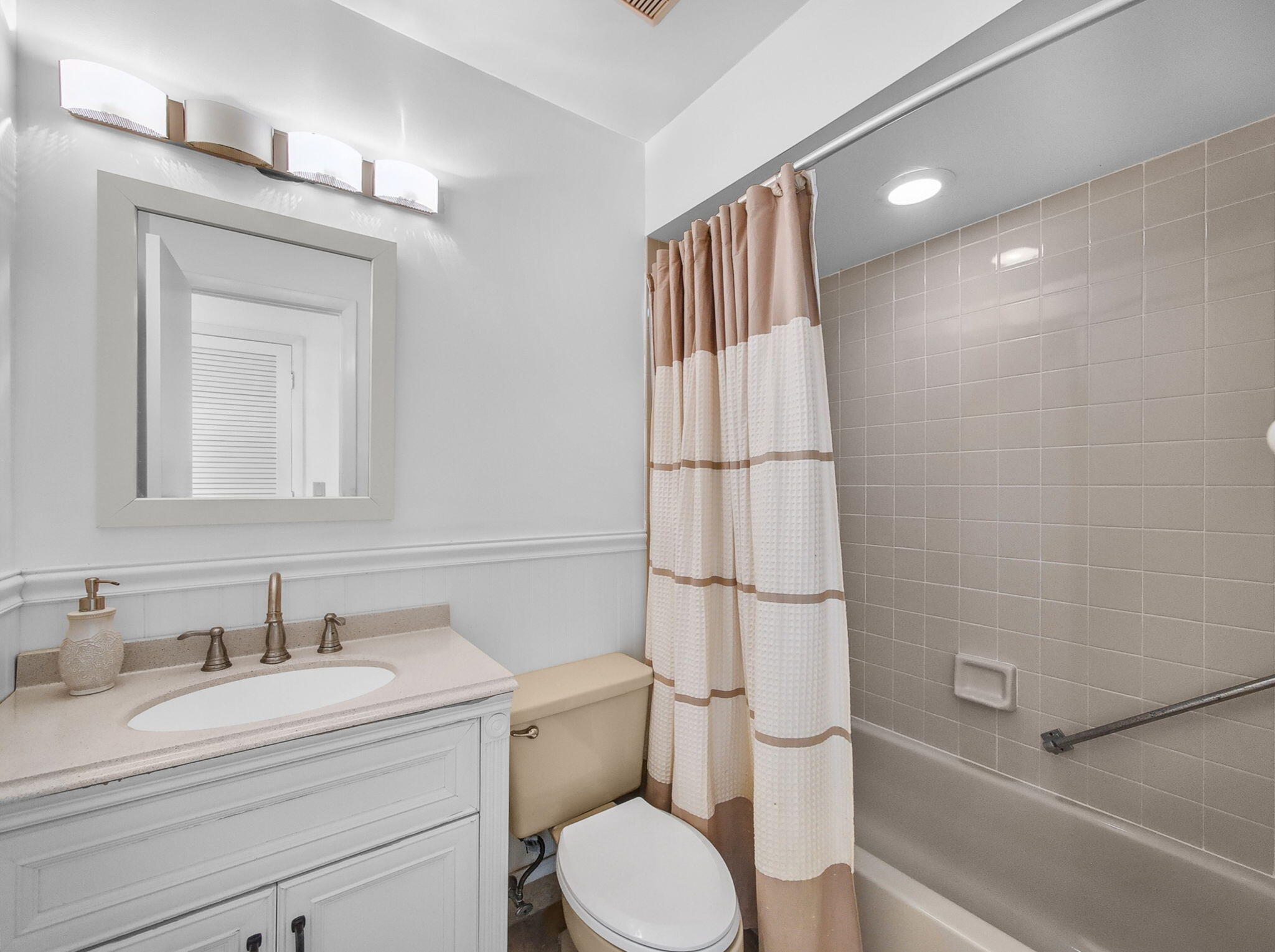 3961 SW Greenwood Way D