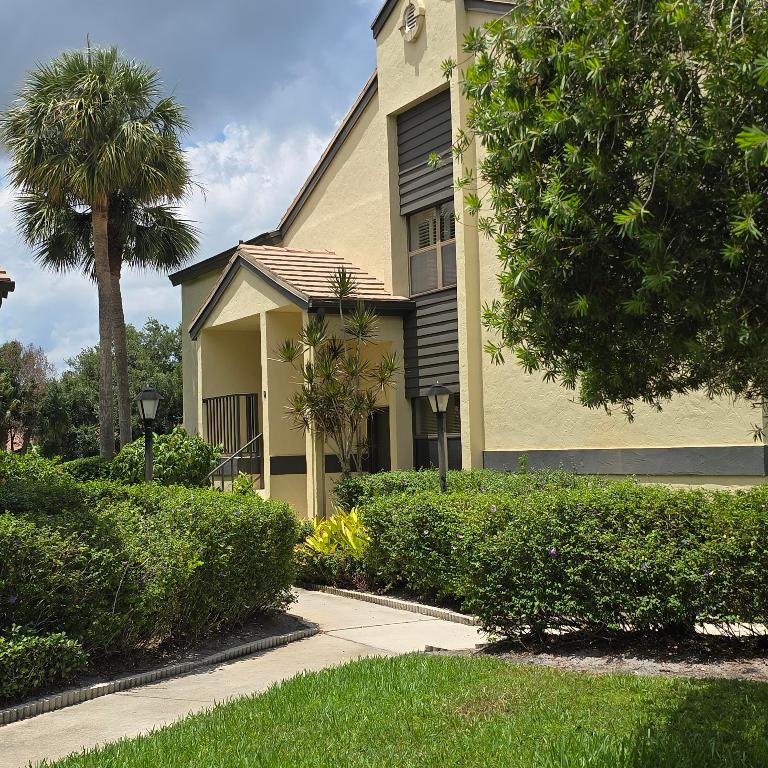 3961 SW Greenwood Way D