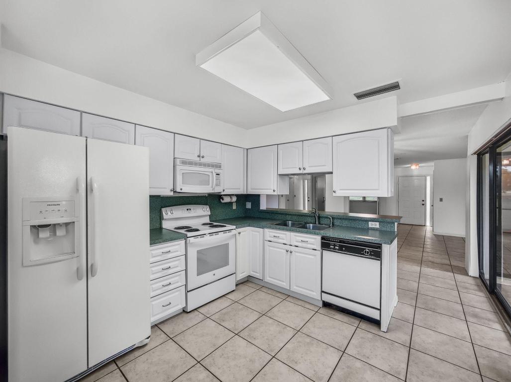 3961 SW Greenwood Way D