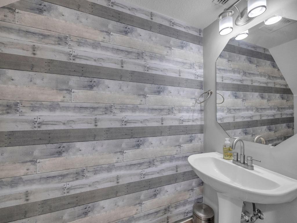 2544 SW Marshfield Court