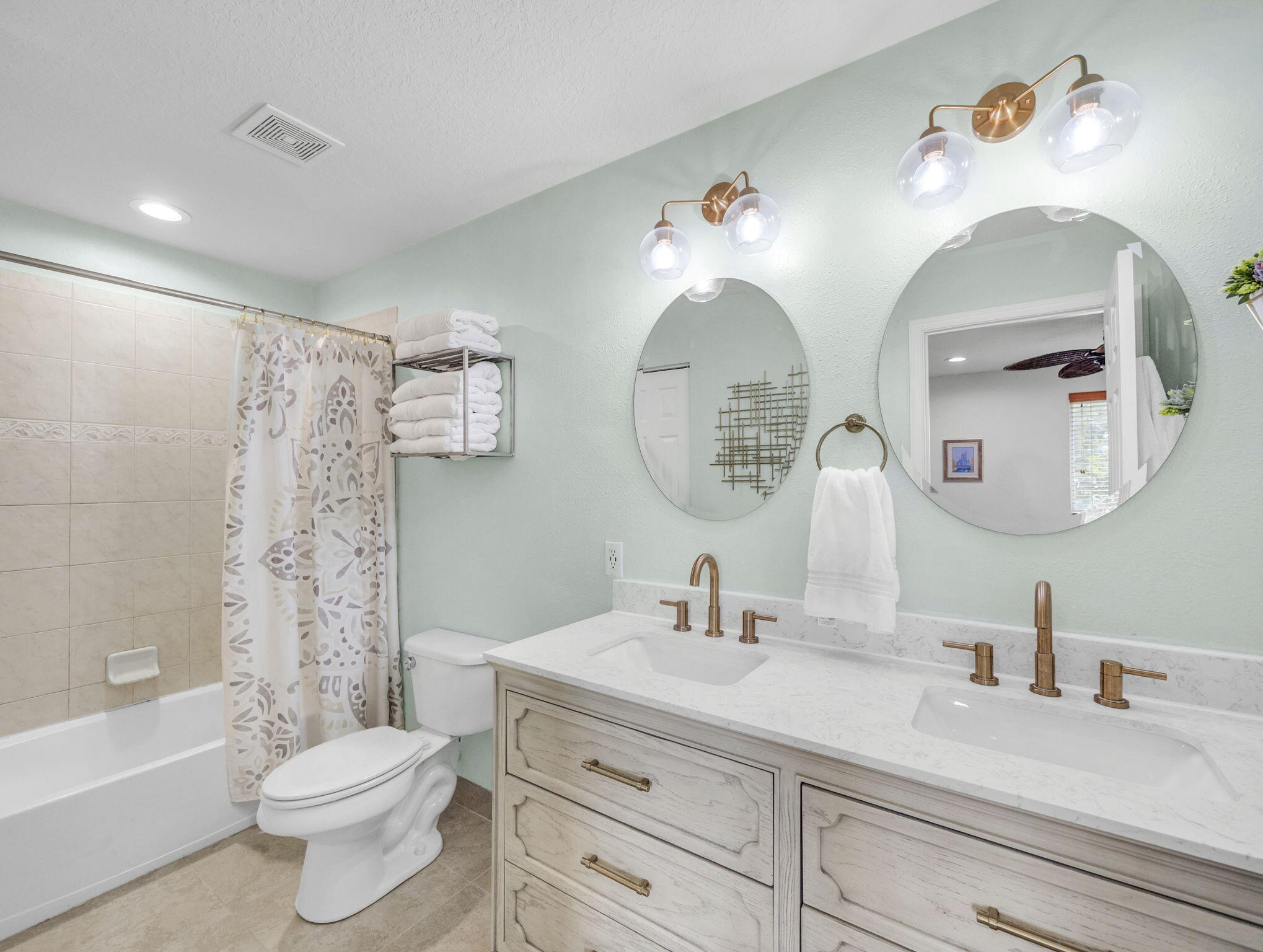 2544 SW Marshfield Court