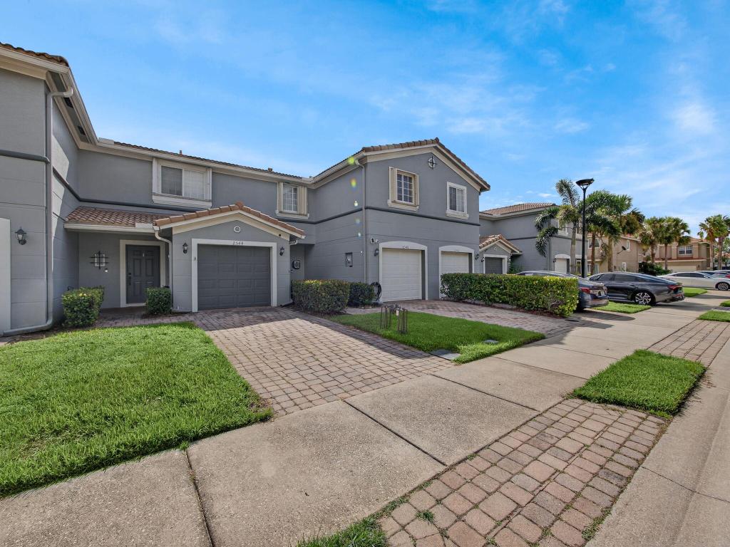 2544 SW Marshfield Court