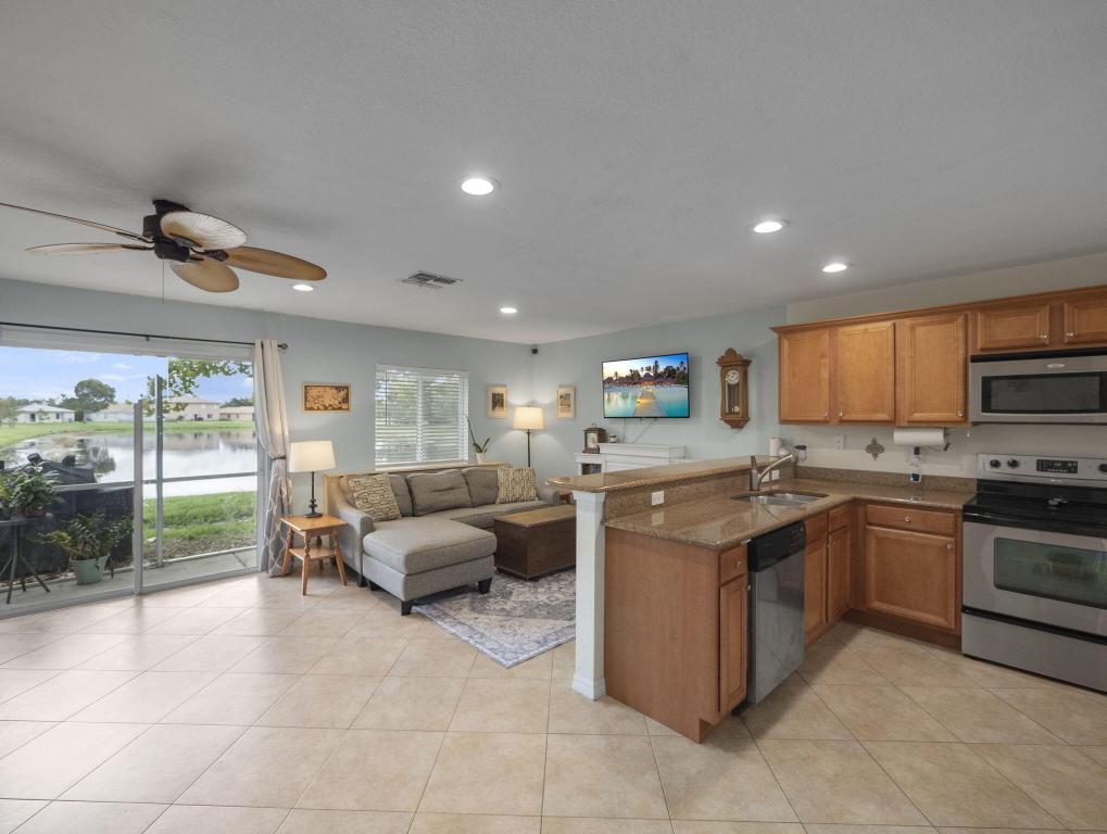 2544 SW Marshfield Court