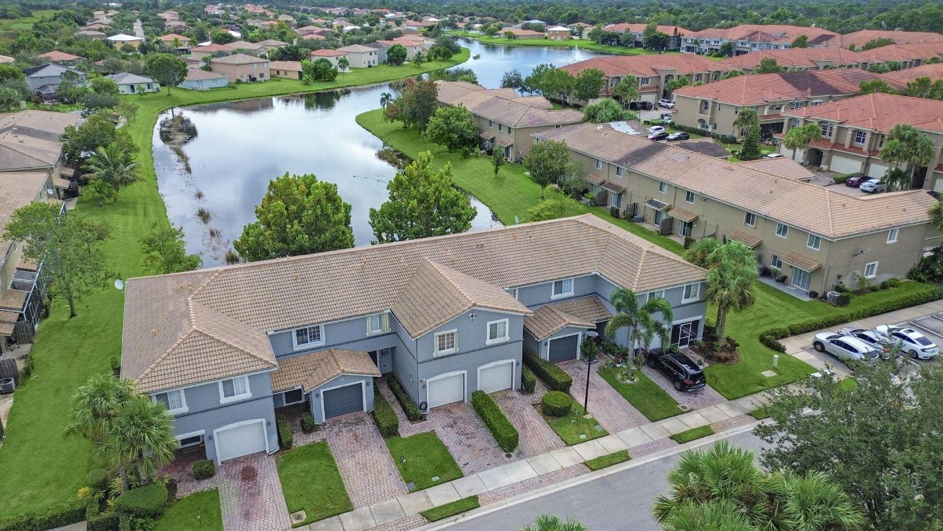 2544 SW Marshfield Court