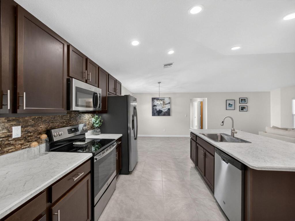 1633 SW Diamond Street