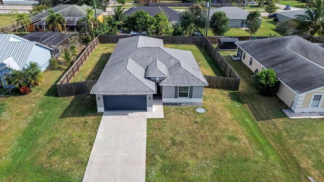 1633 SW Diamond Street