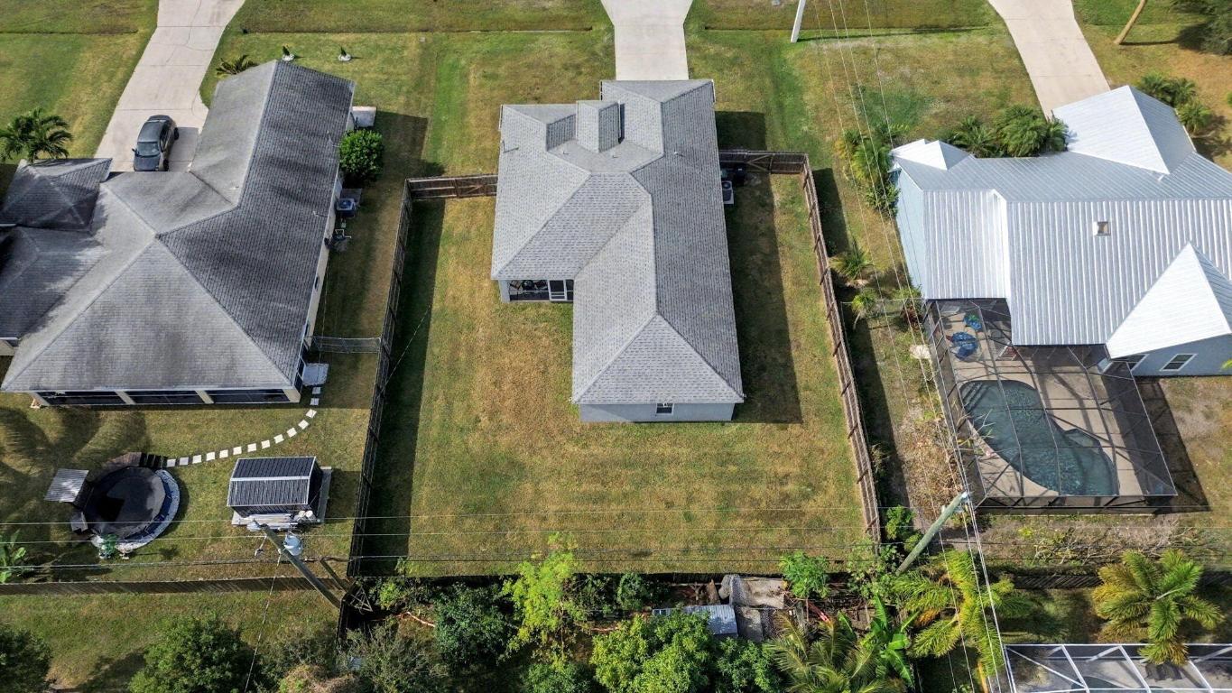 1633 SW Diamond Street