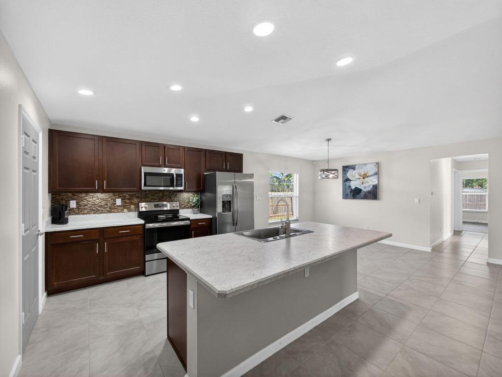 1633 SW Diamond Street