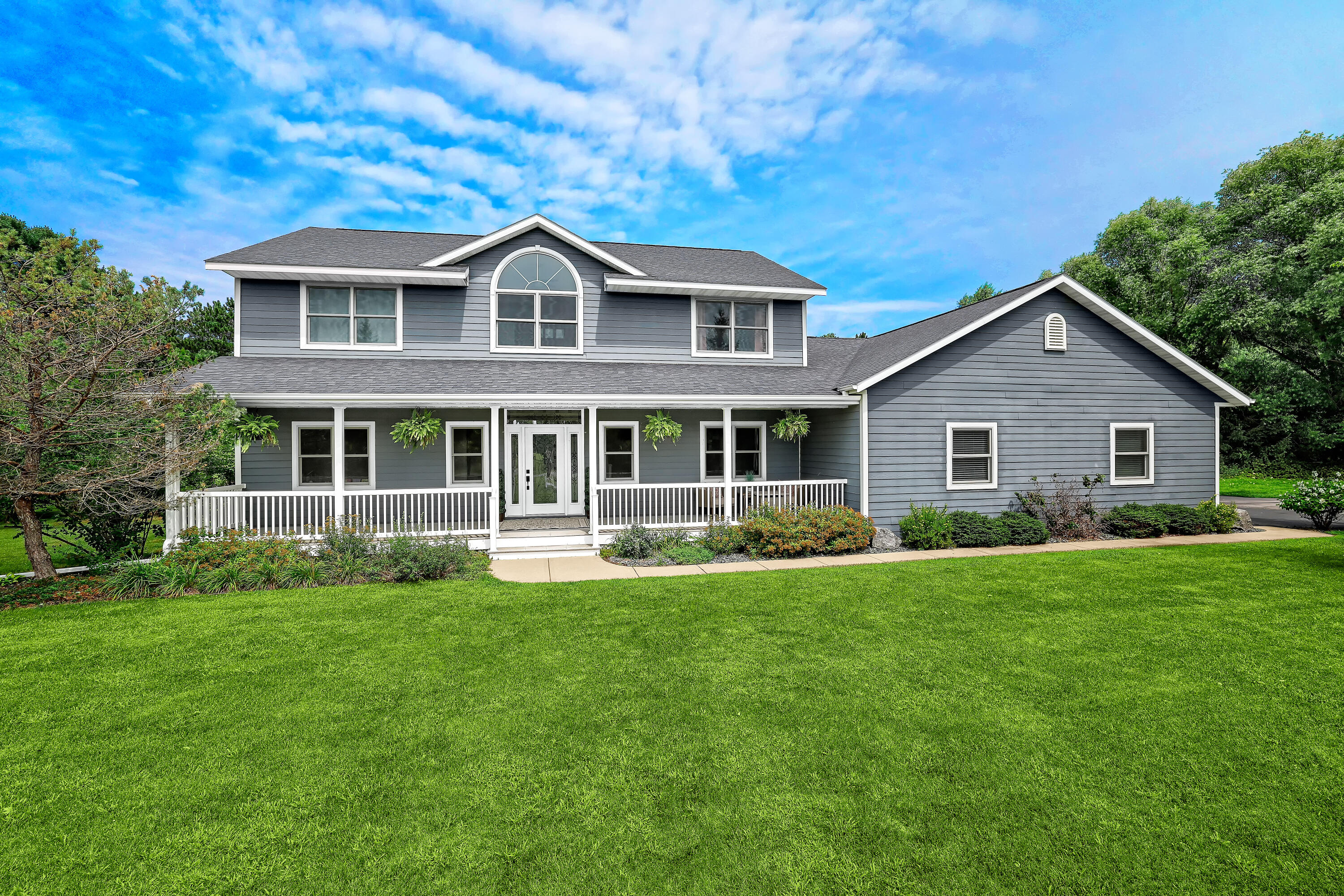 W25190 Quarter Horse Ln