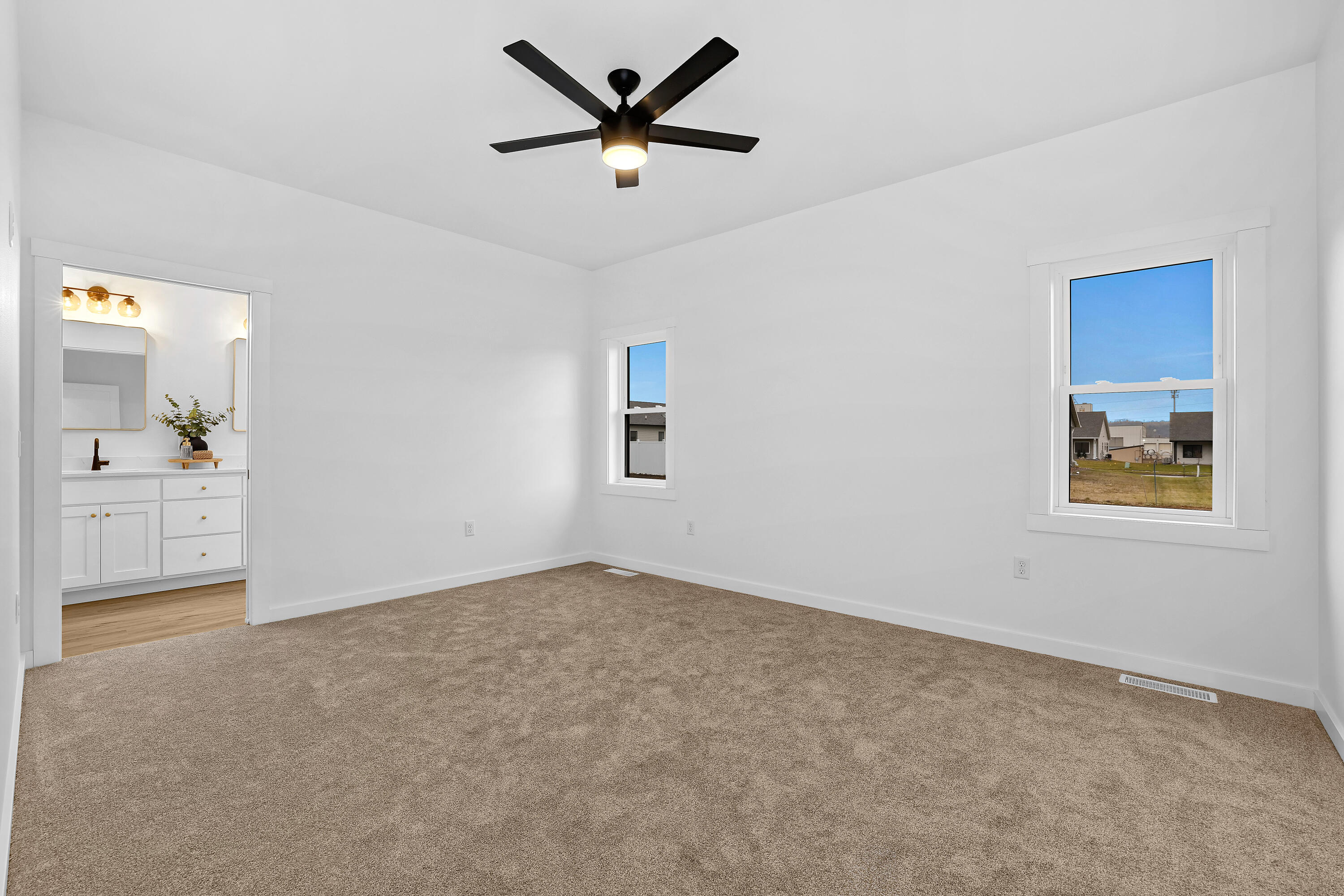 826 Clark Ln