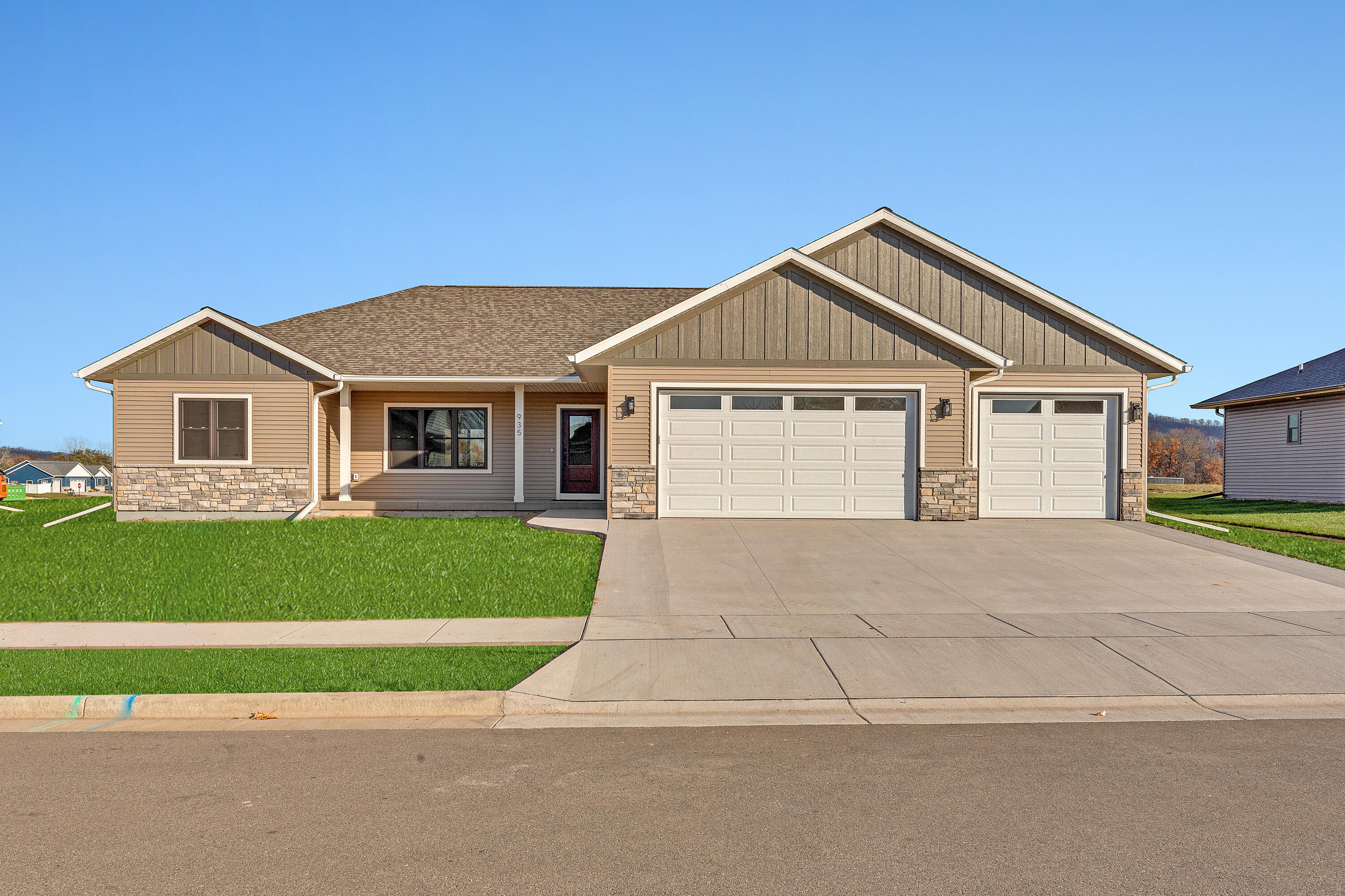 935 Crockett Dr