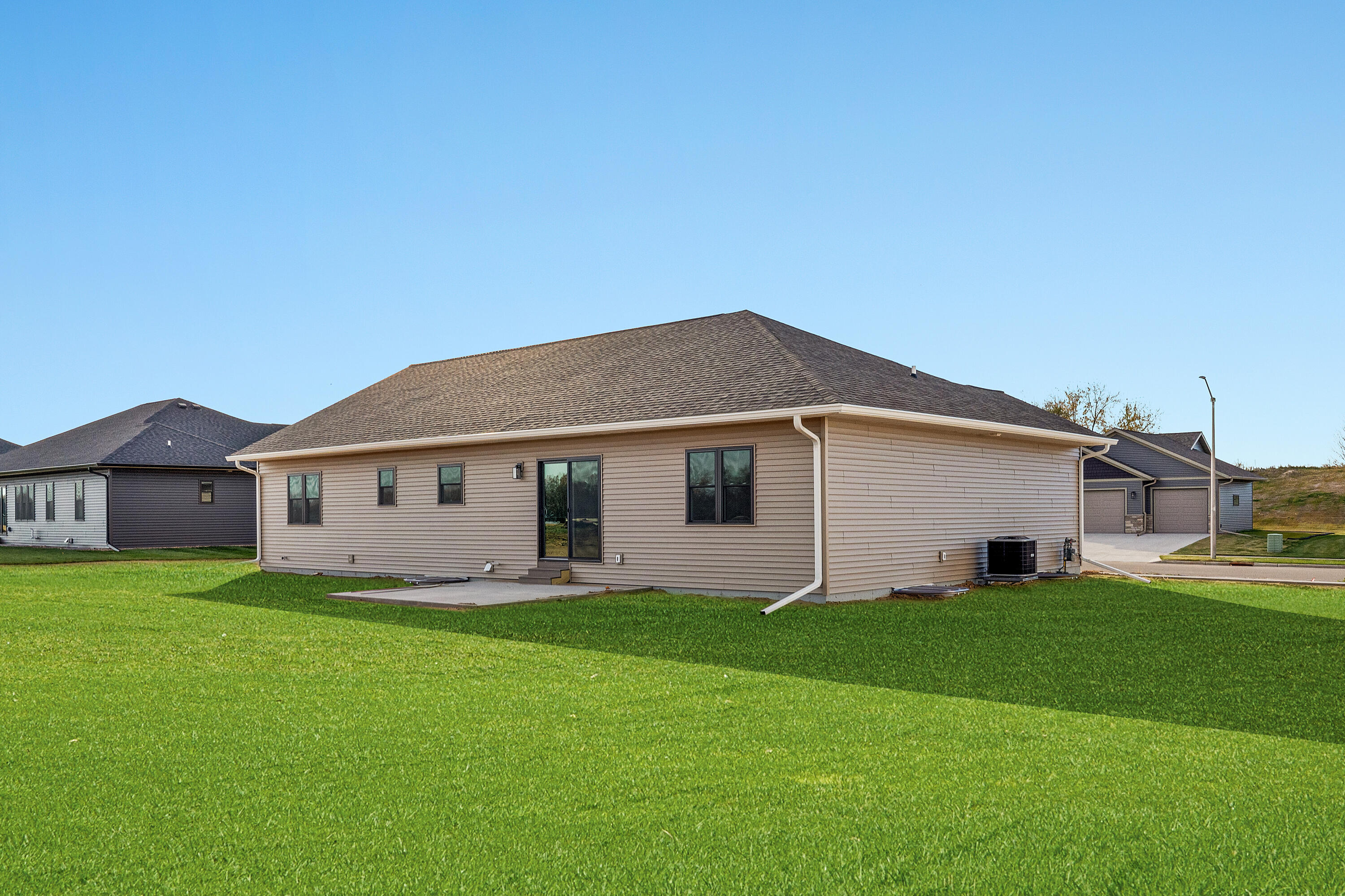 935 Crockett Dr