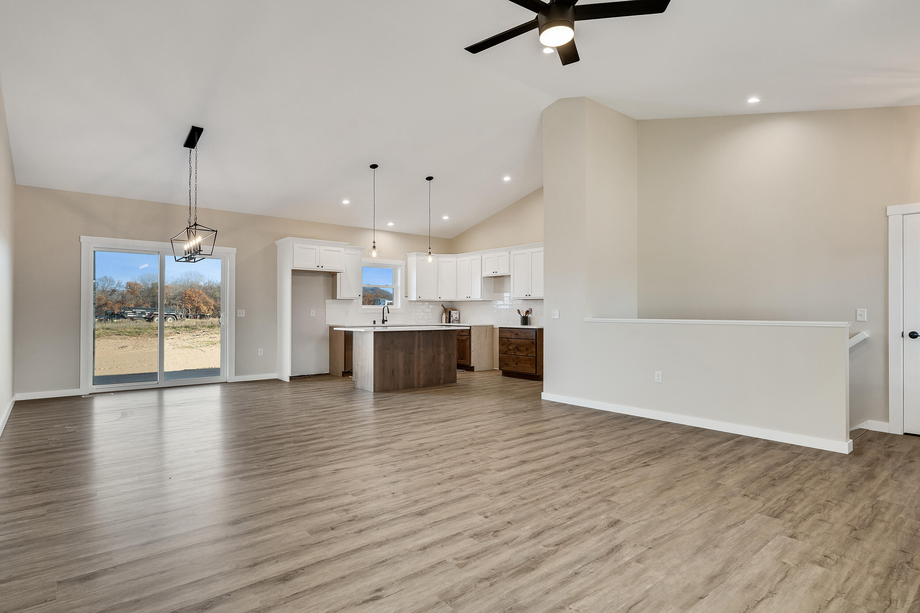 935 Crockett Dr