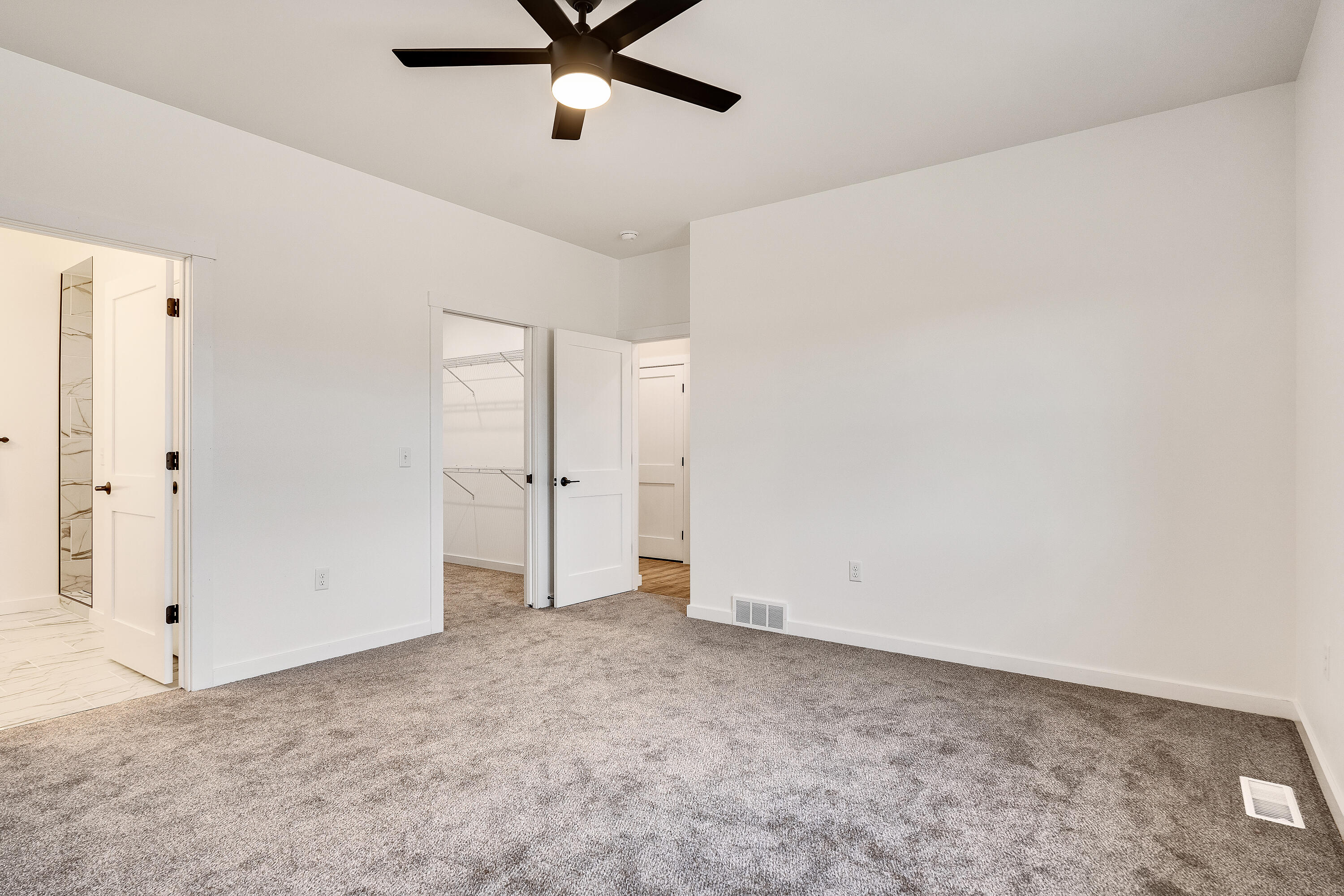 935 Crockett Dr