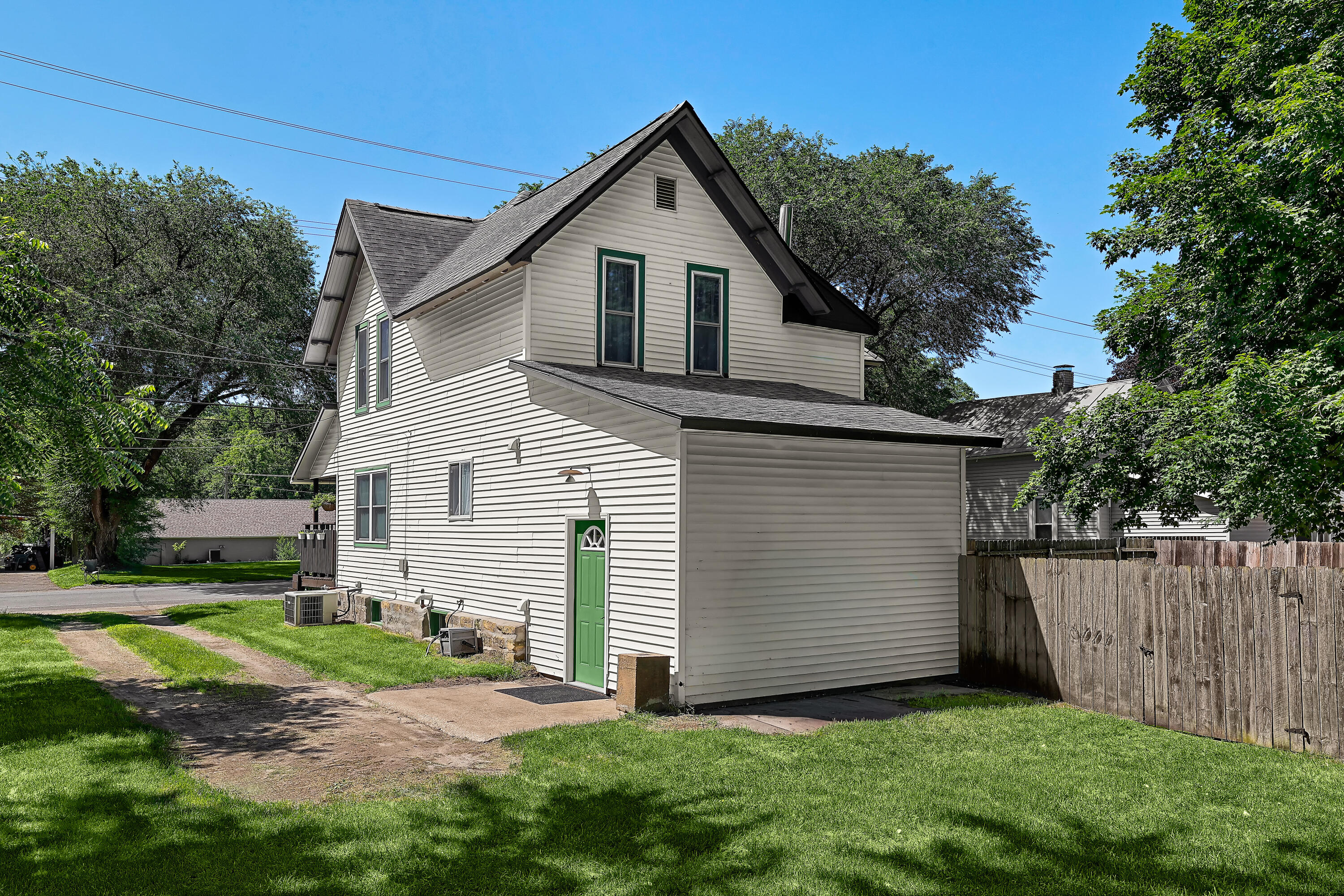 20048 W Mill Rd