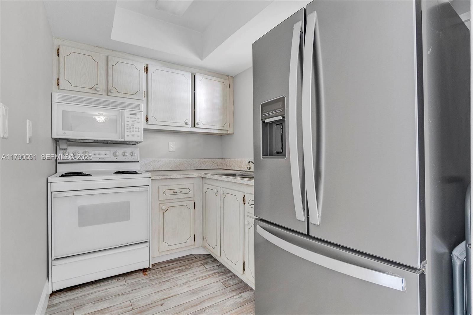 1810 New Palm Way 214
