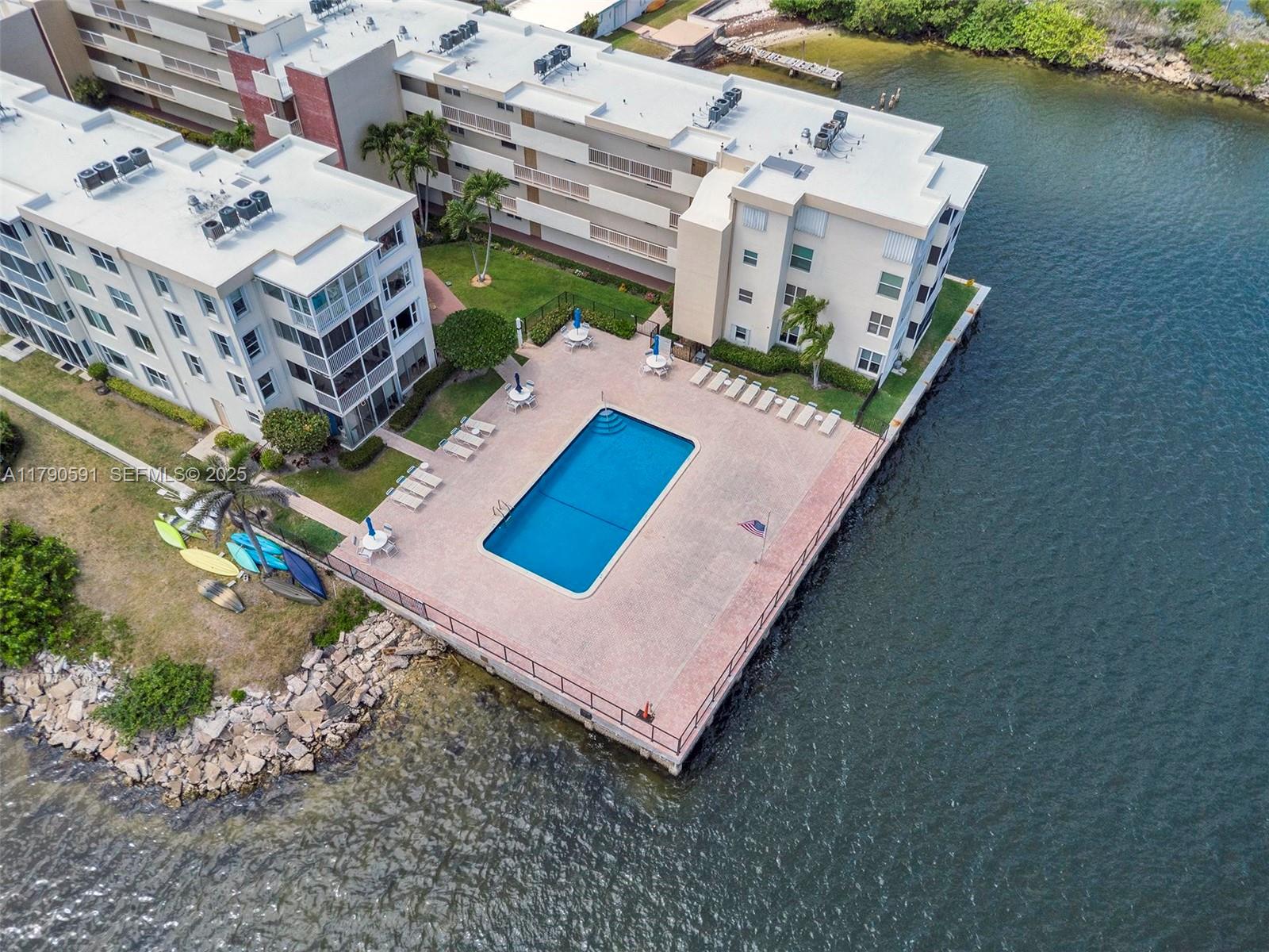 1810 New Palm Way 214