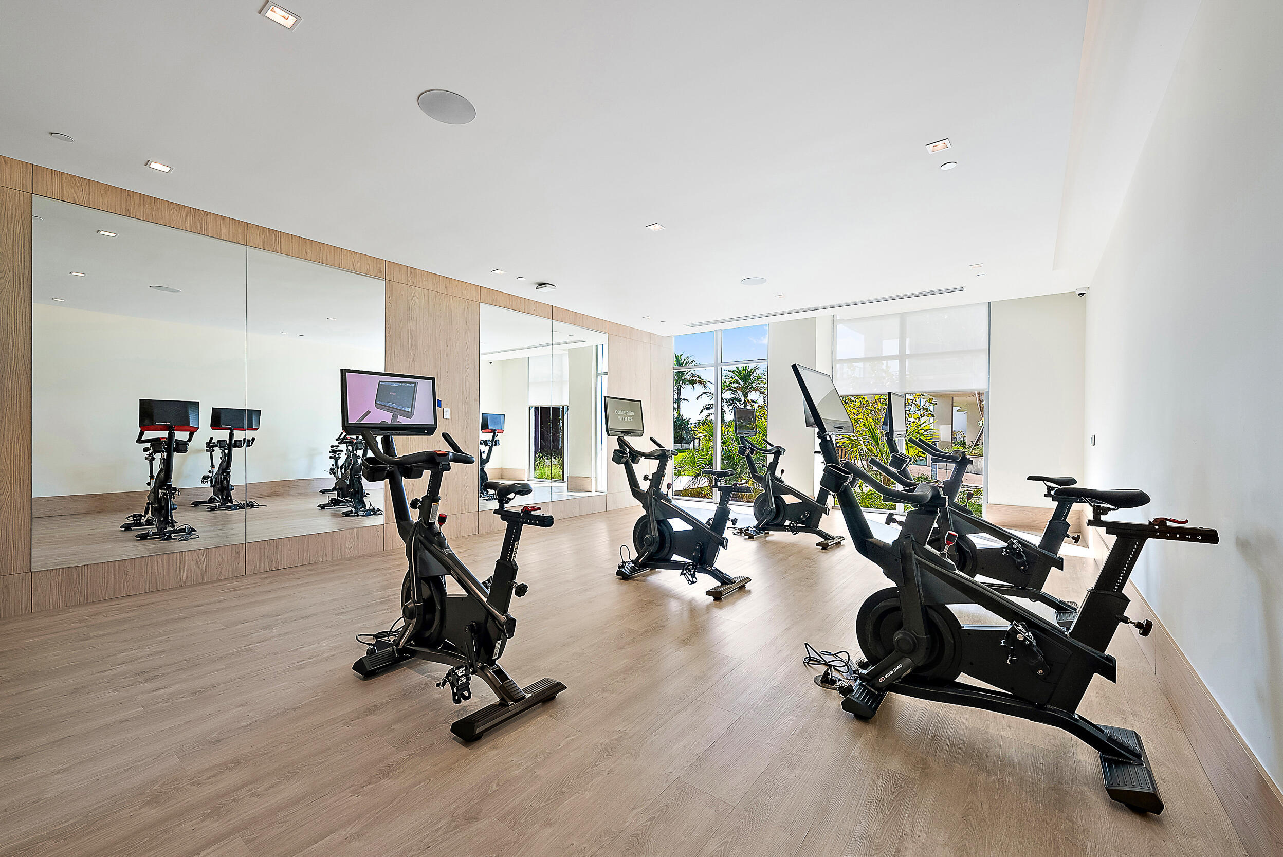220 Lake Shore Drive N-1521