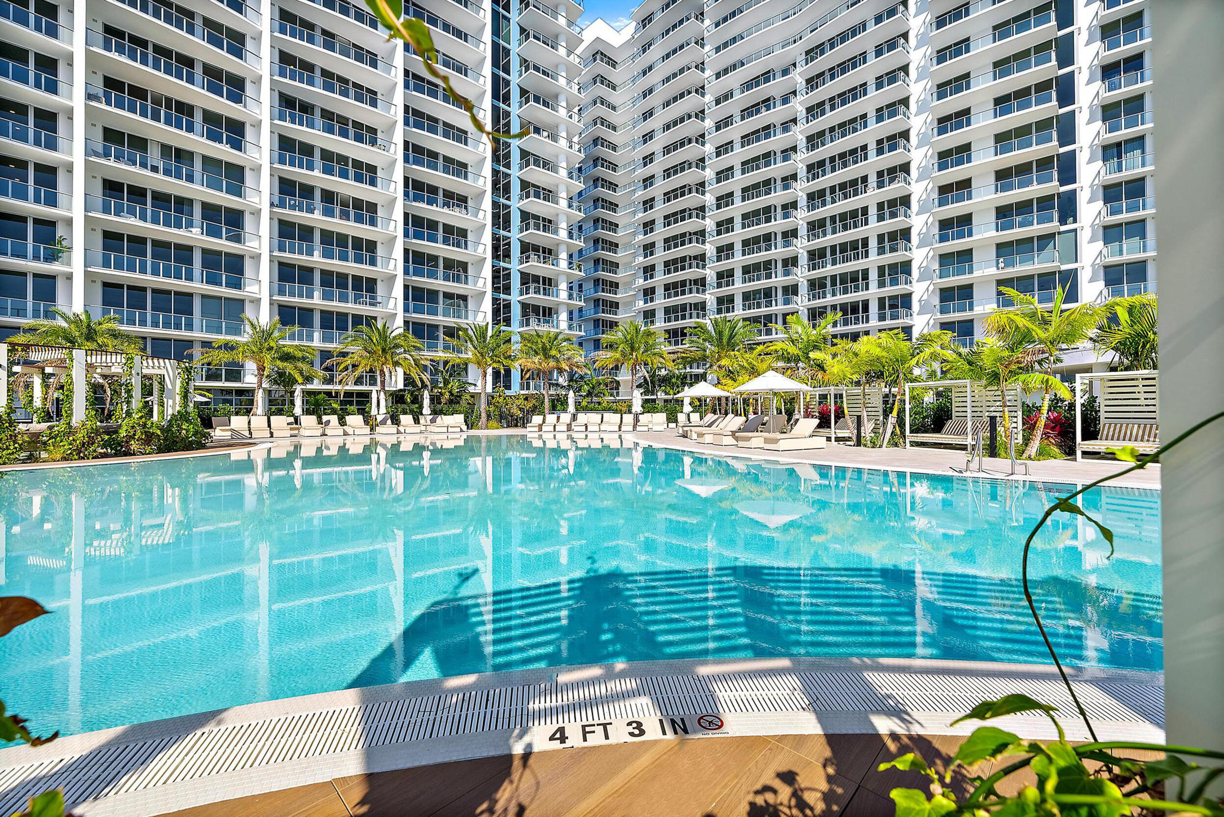 220 Lake Shore Drive N-1521