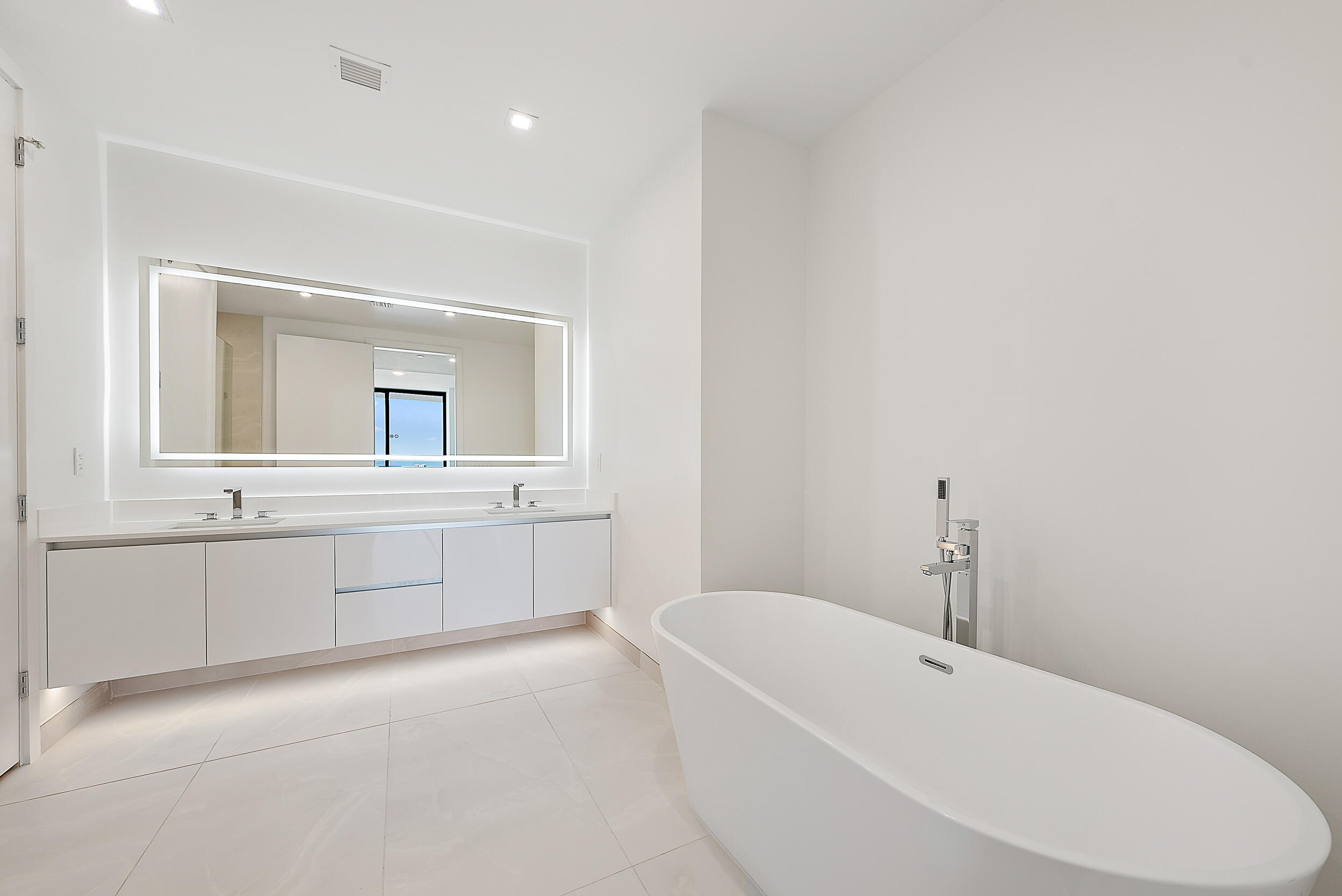 220 Lake Shore Drive N-1521