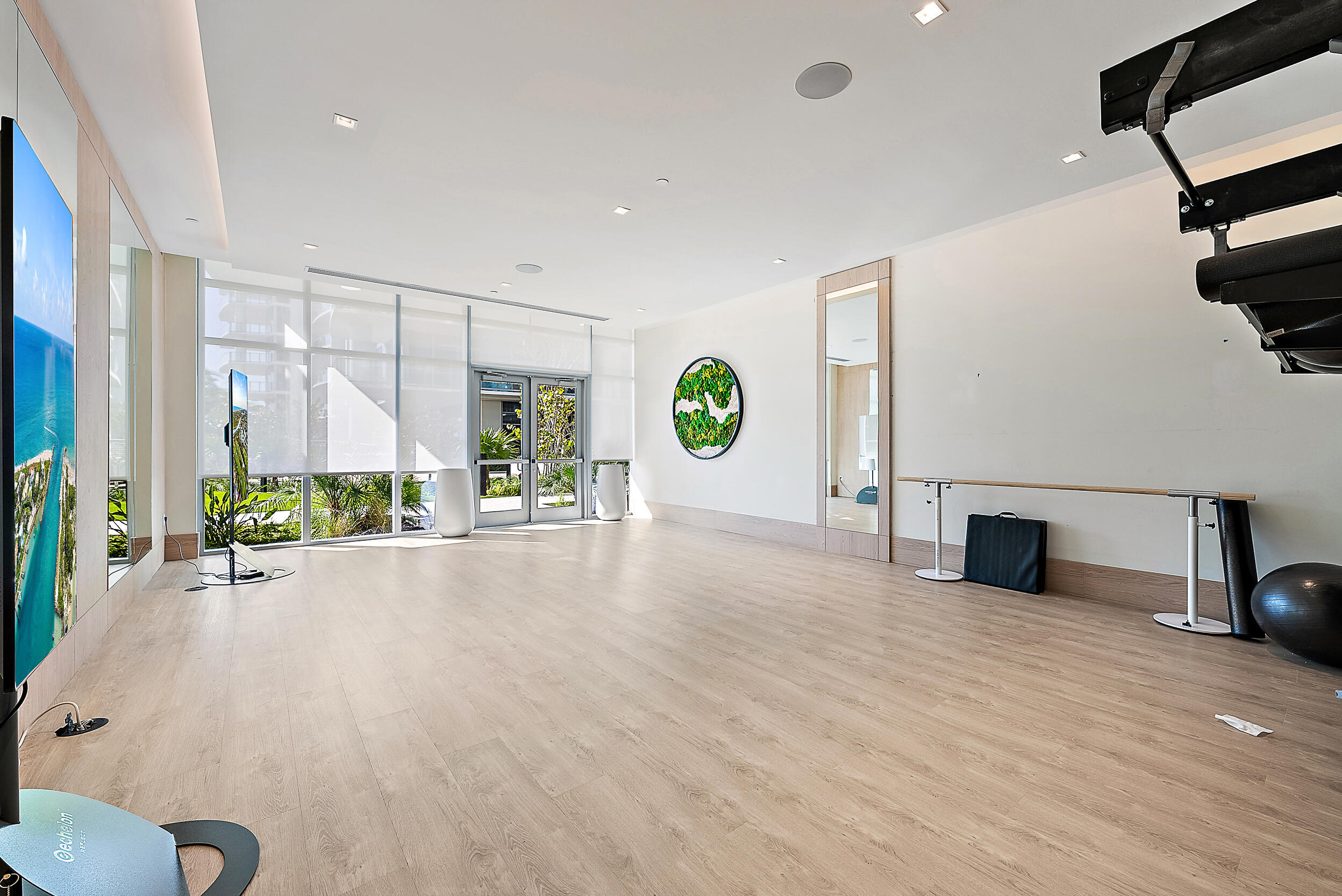 220 Lake Shore Drive N-1521