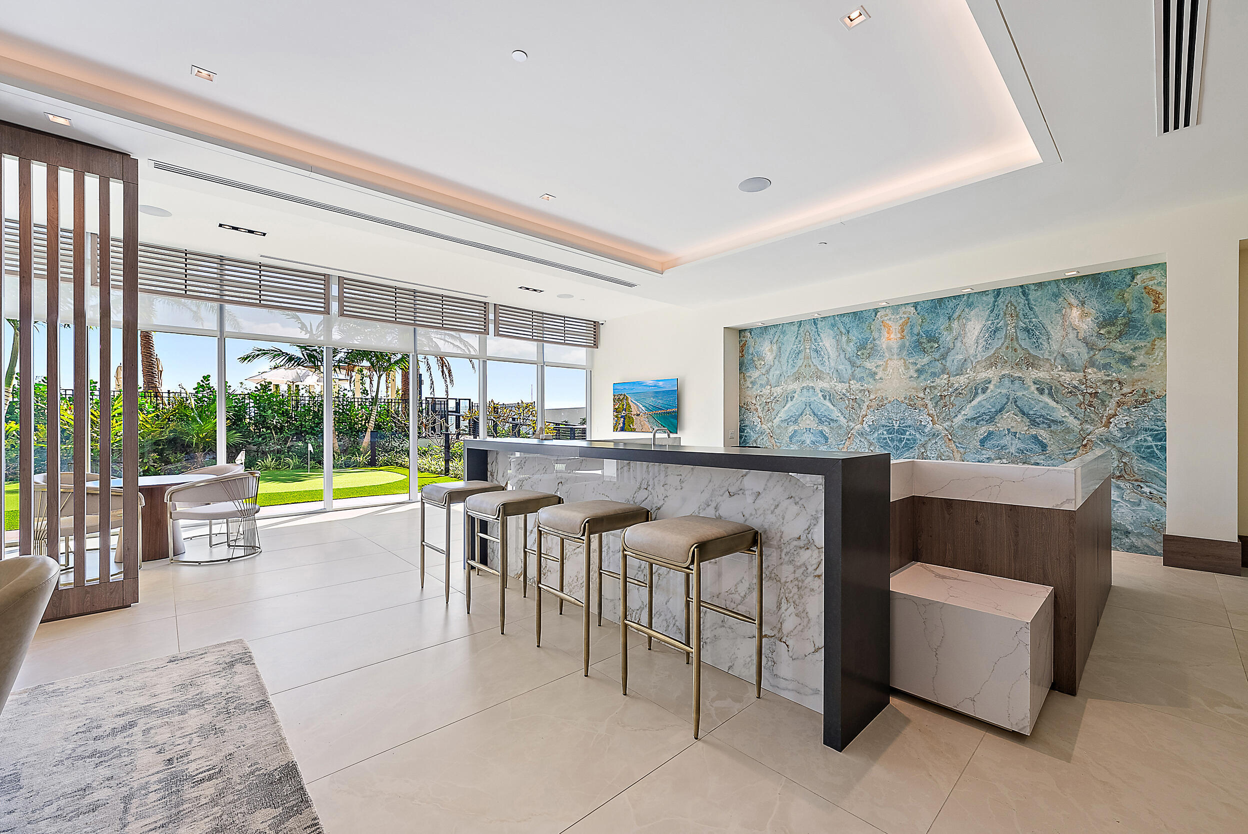 220 Lake Shore Drive N-1521