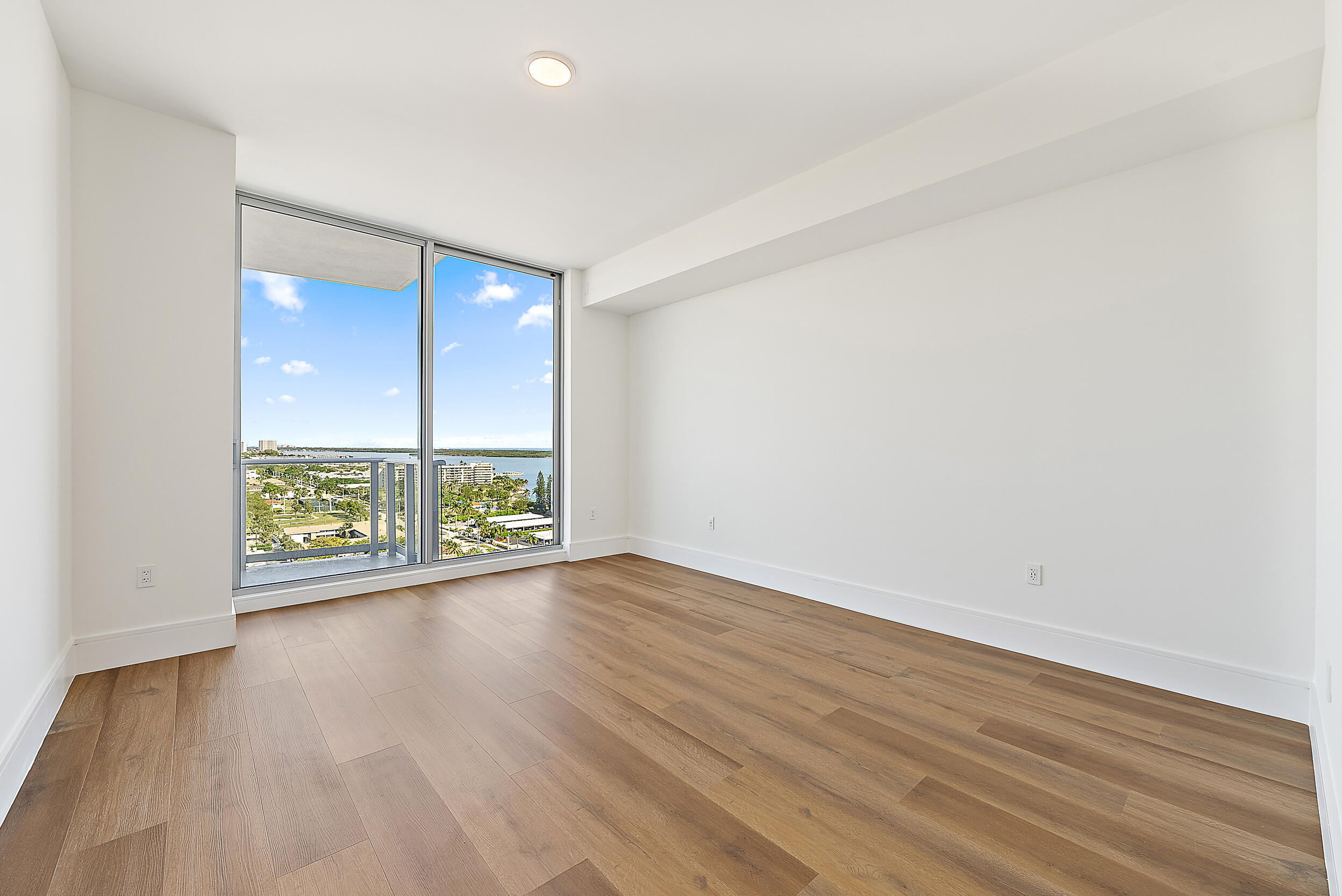 220 Lake Shore Drive N-1521