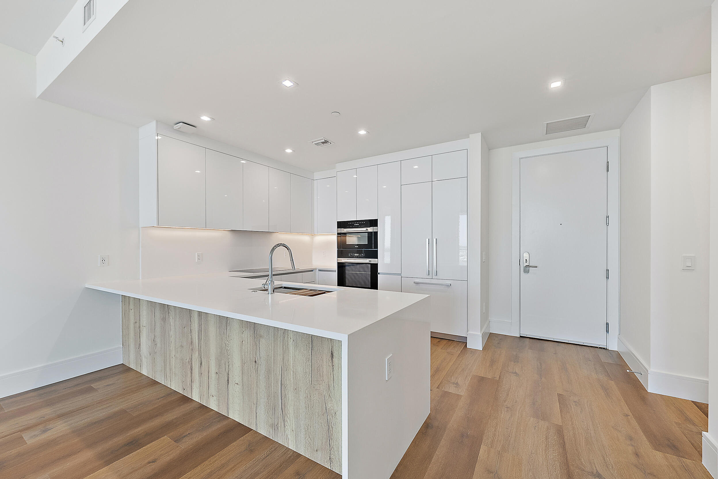 220 Lake Shore Drive N-1521