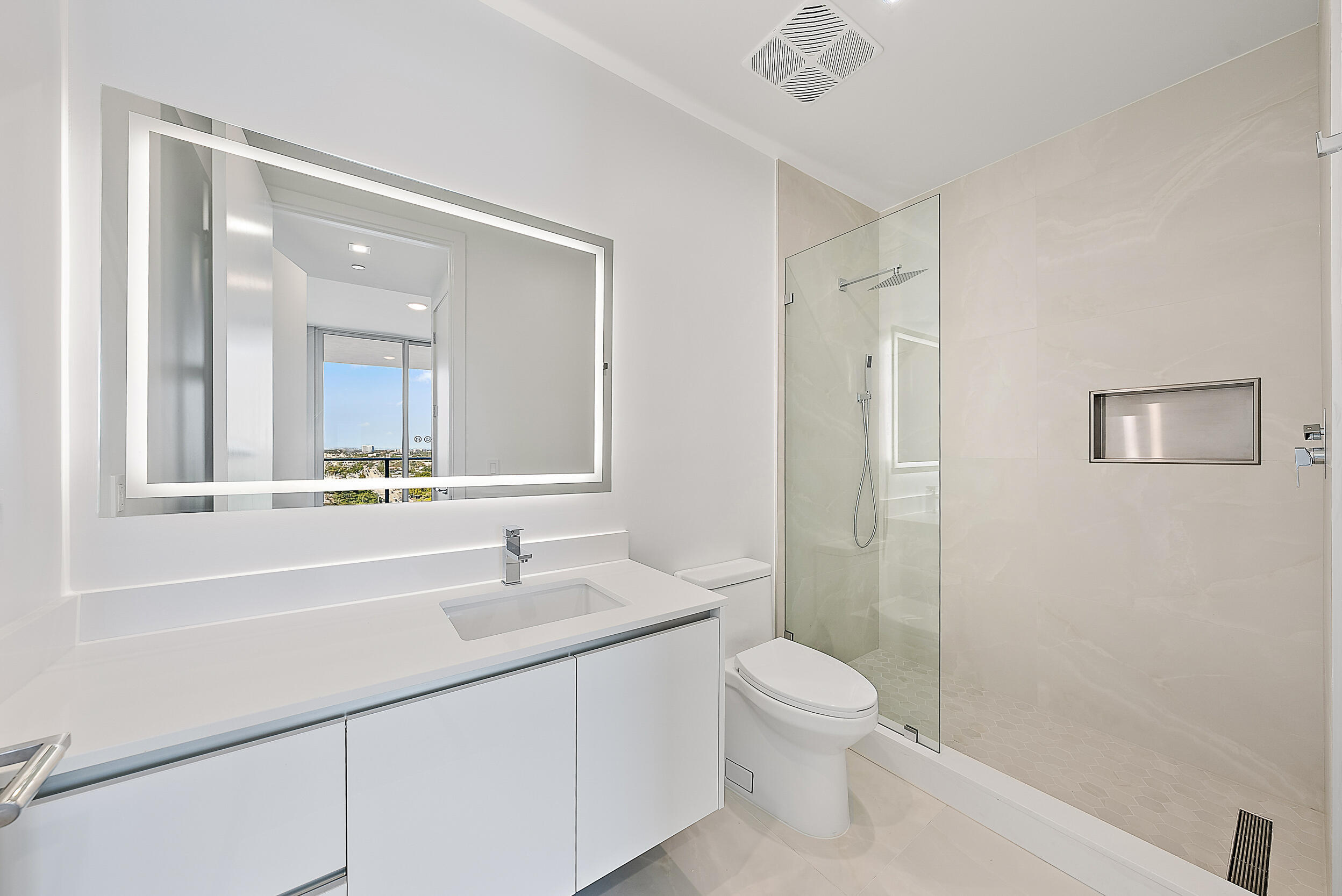 220 Lake Shore Drive N-1521