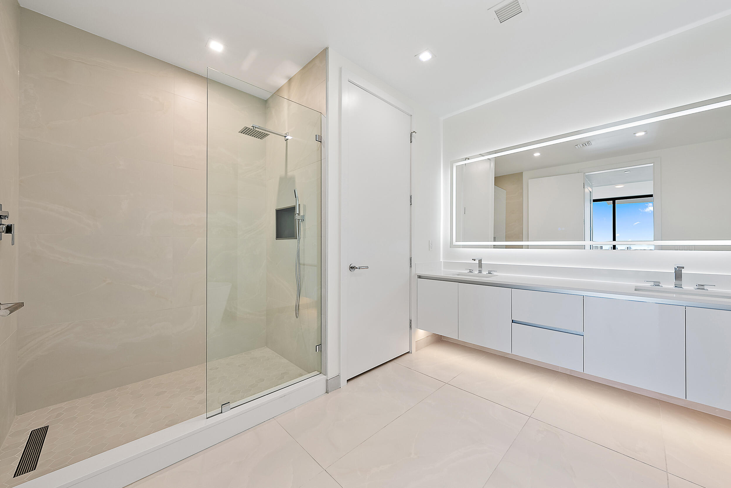 220 Lake Shore Drive N-1521