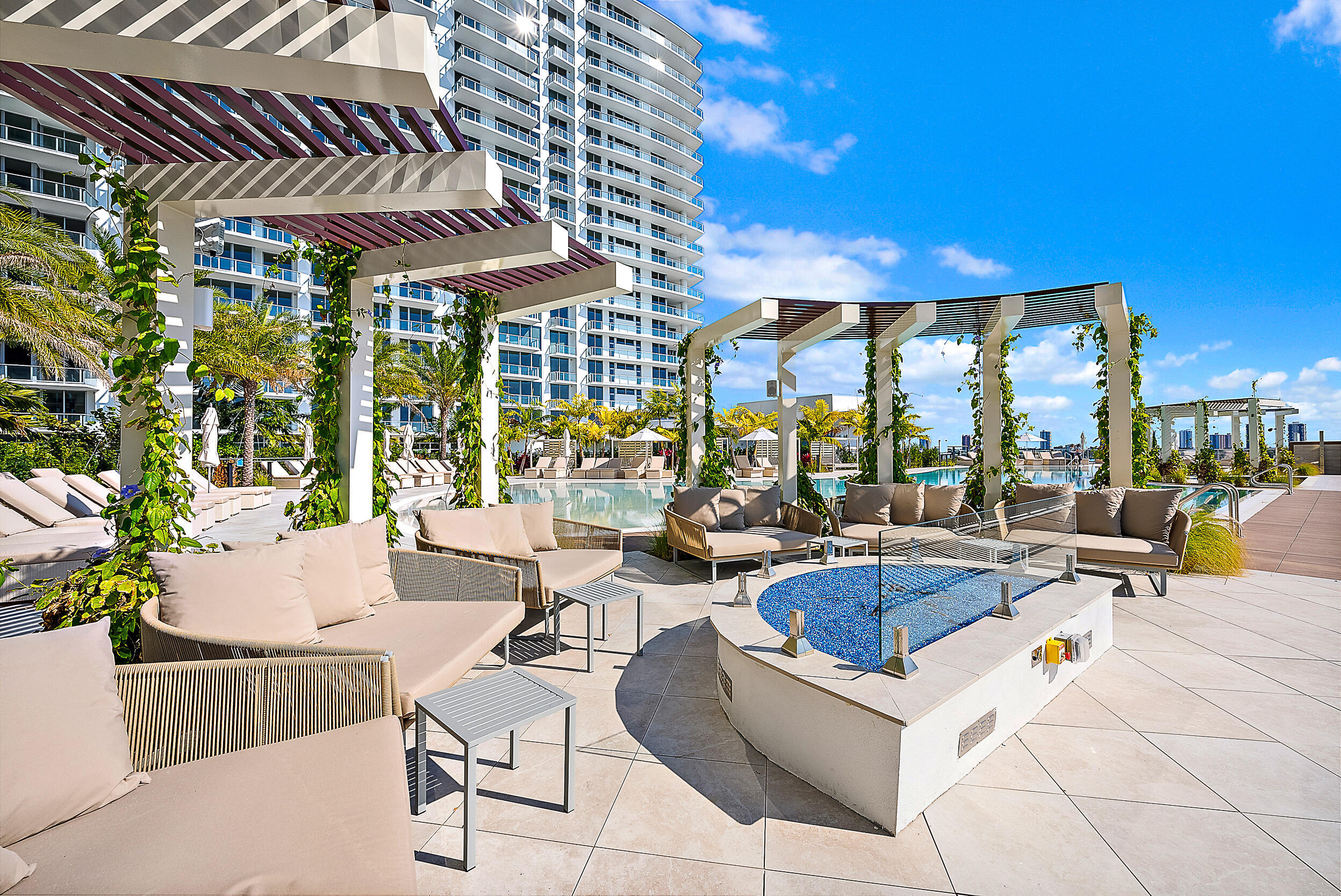 220 Lake Shore Drive N-1521