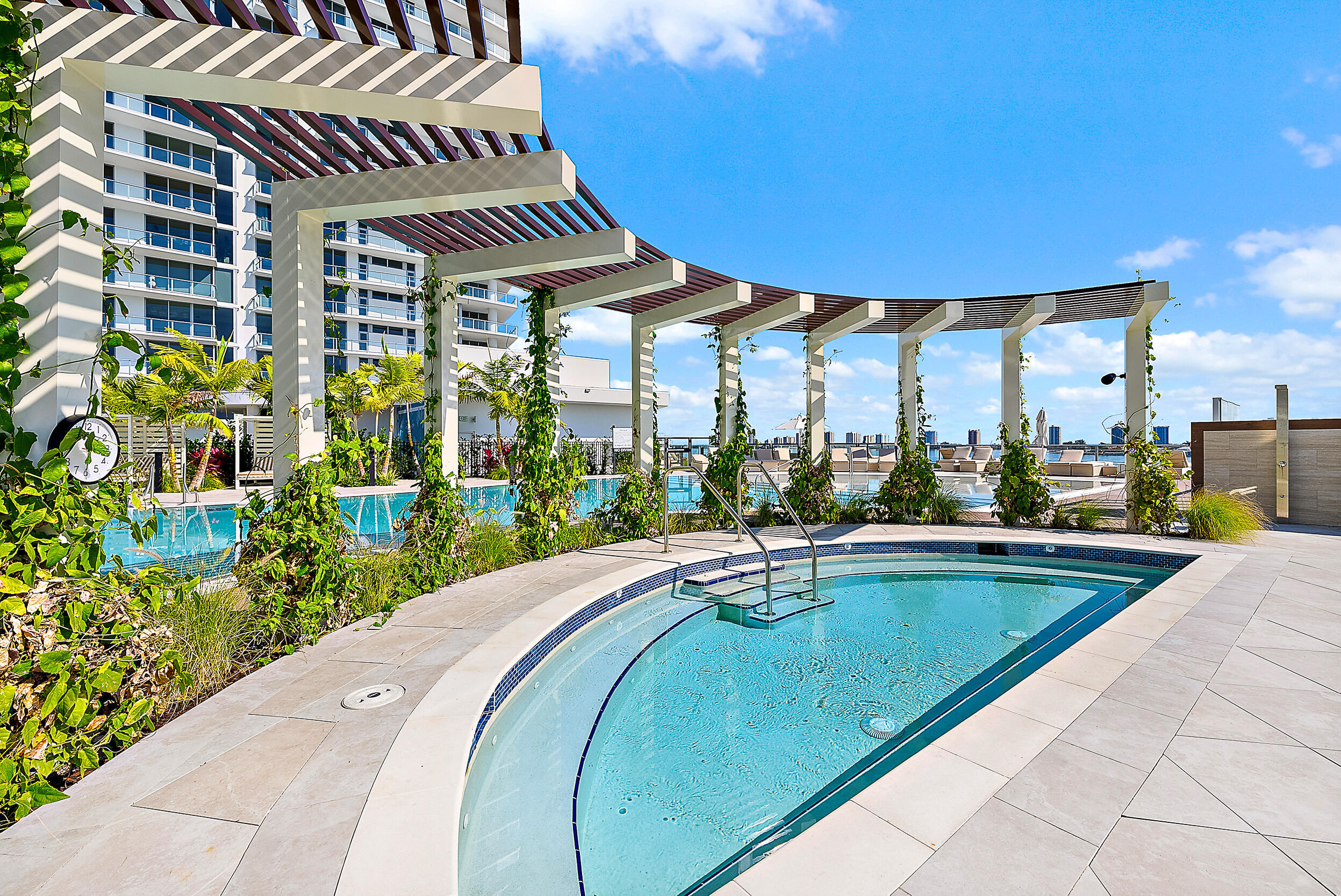220 Lake Shore Drive N-1521