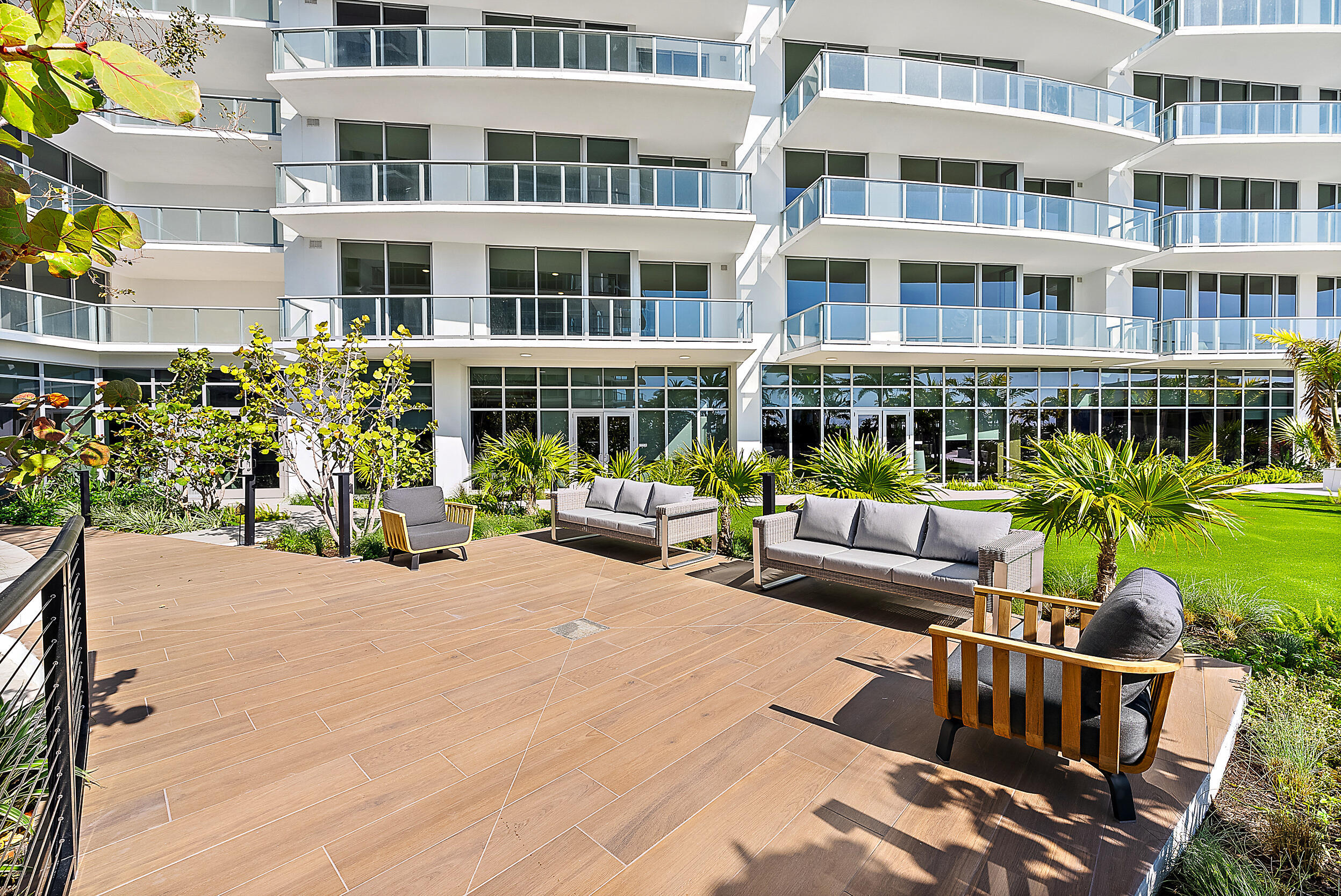 220 Lake Shore Drive N-1521