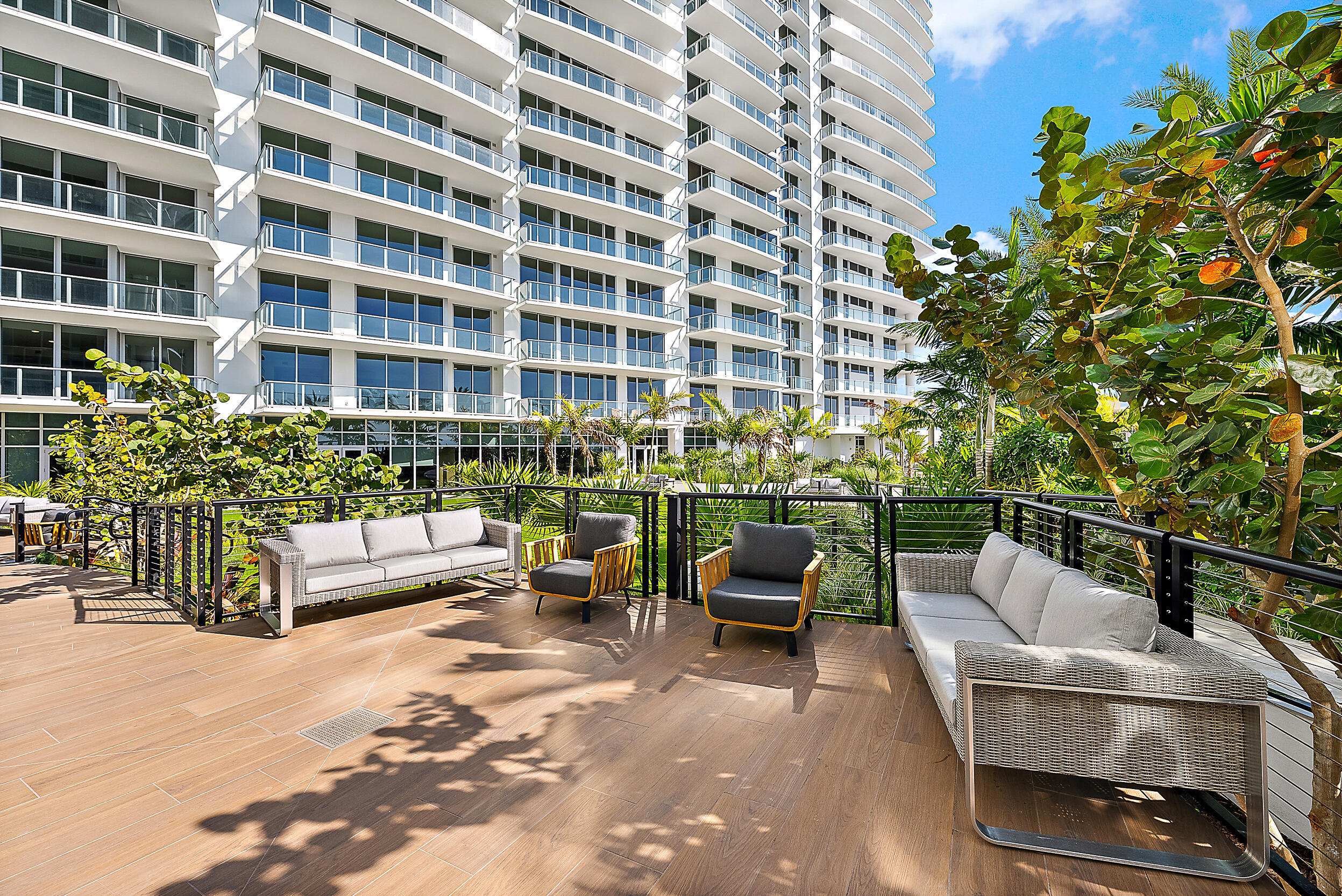 220 Lake Shore Drive N-1521